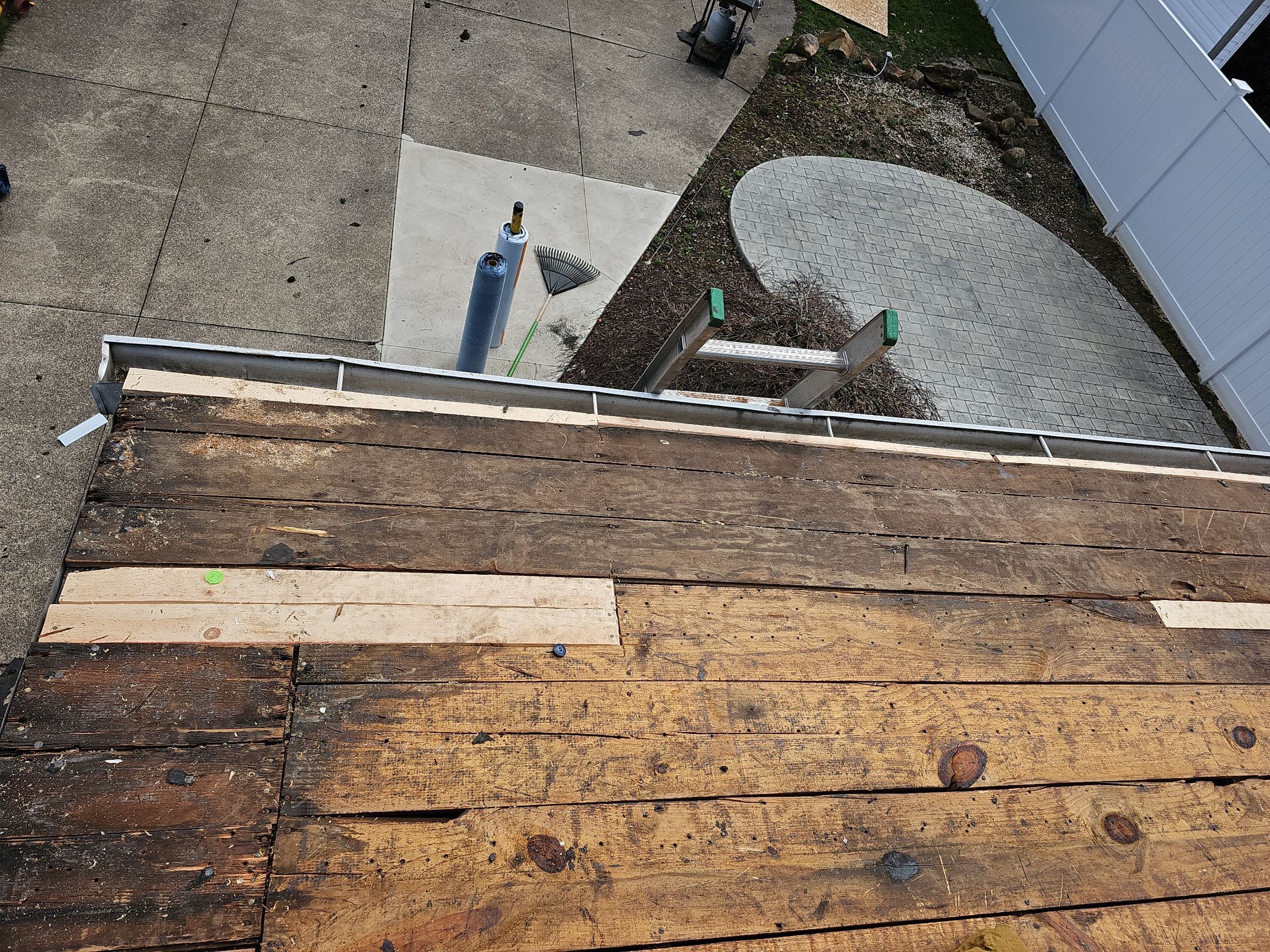 ATLAS PINNACLE COLOR: COASTAL GRANITE DRIP EDGE: WHITE by Eagle Eye Roofing