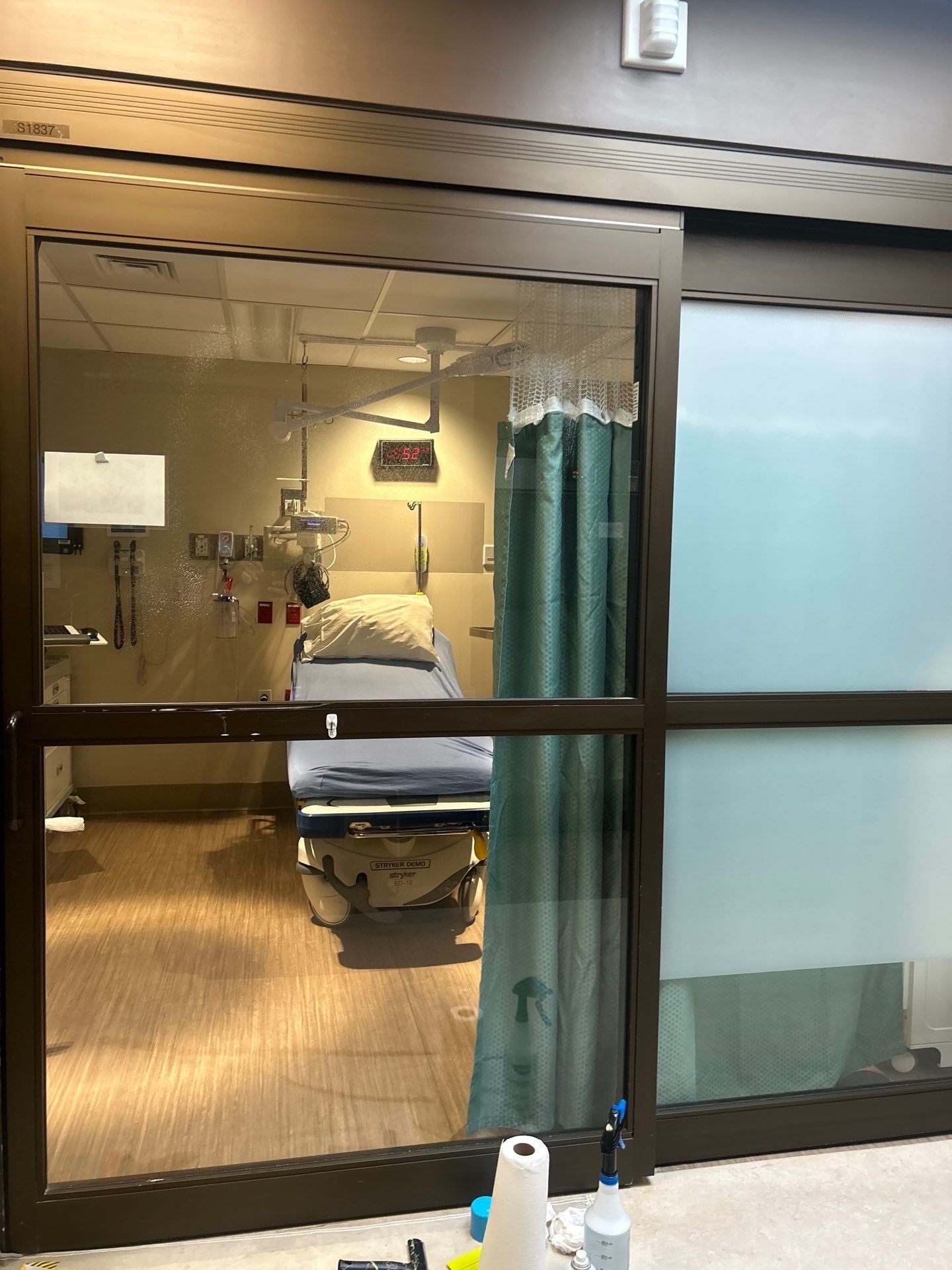Cheshire Medical Emergency Department - Filming by Cheshire Glass Company