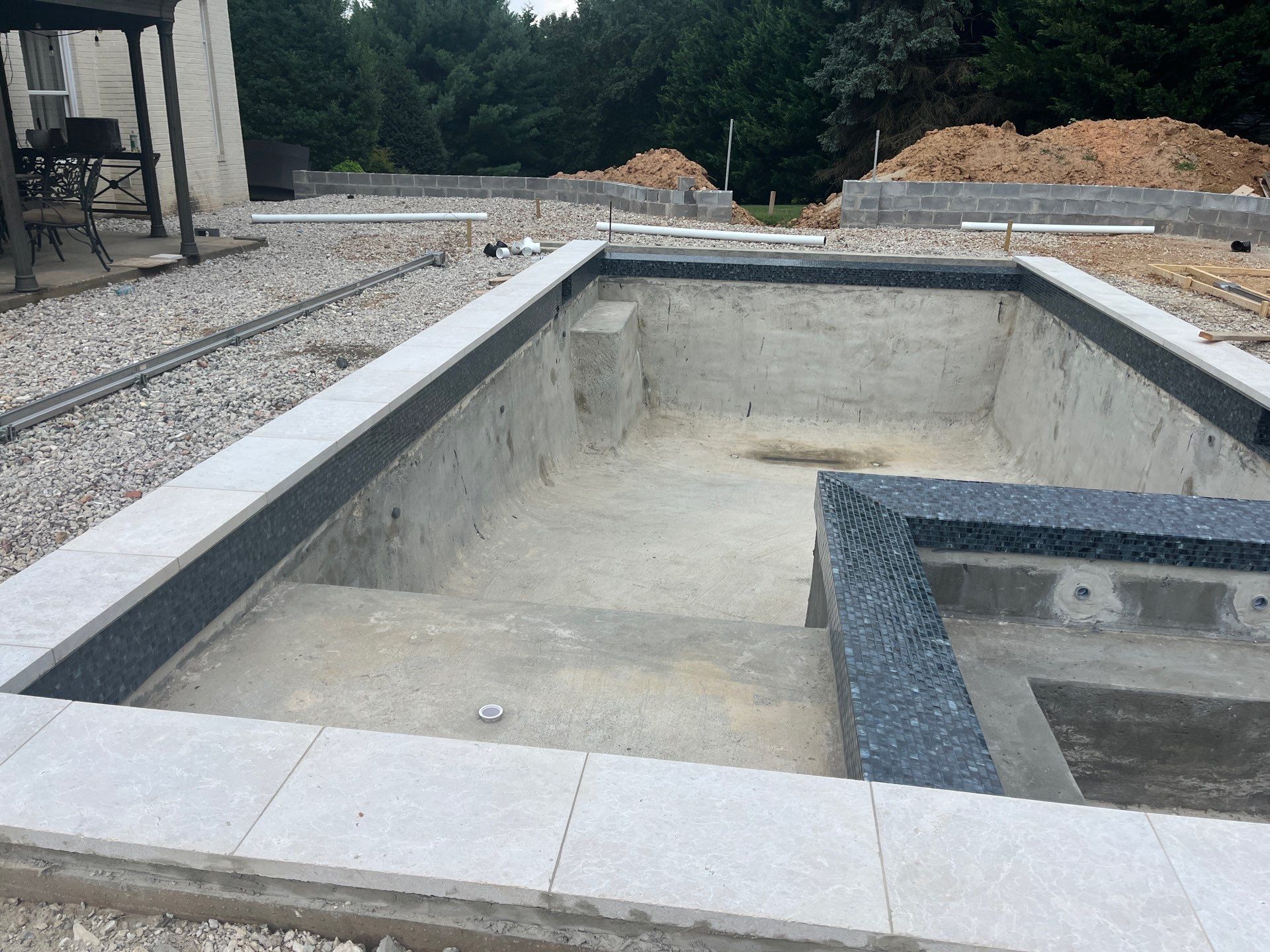Gunite Pool and Spa with Autocover by Elysium Pools