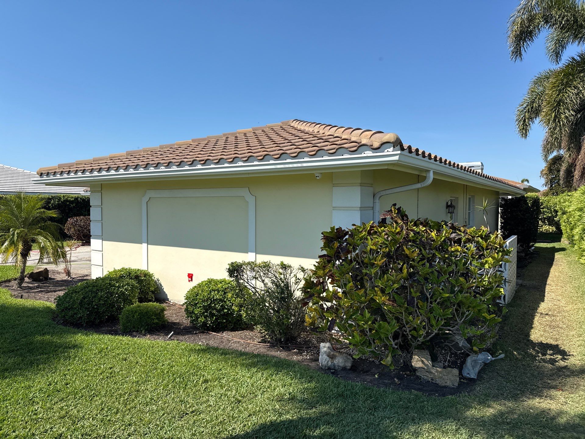 Concrete Tile Roof Cleaning in Village Green – Bradenton, FL | No Walking on Tiles! by Sunshine AquaWash