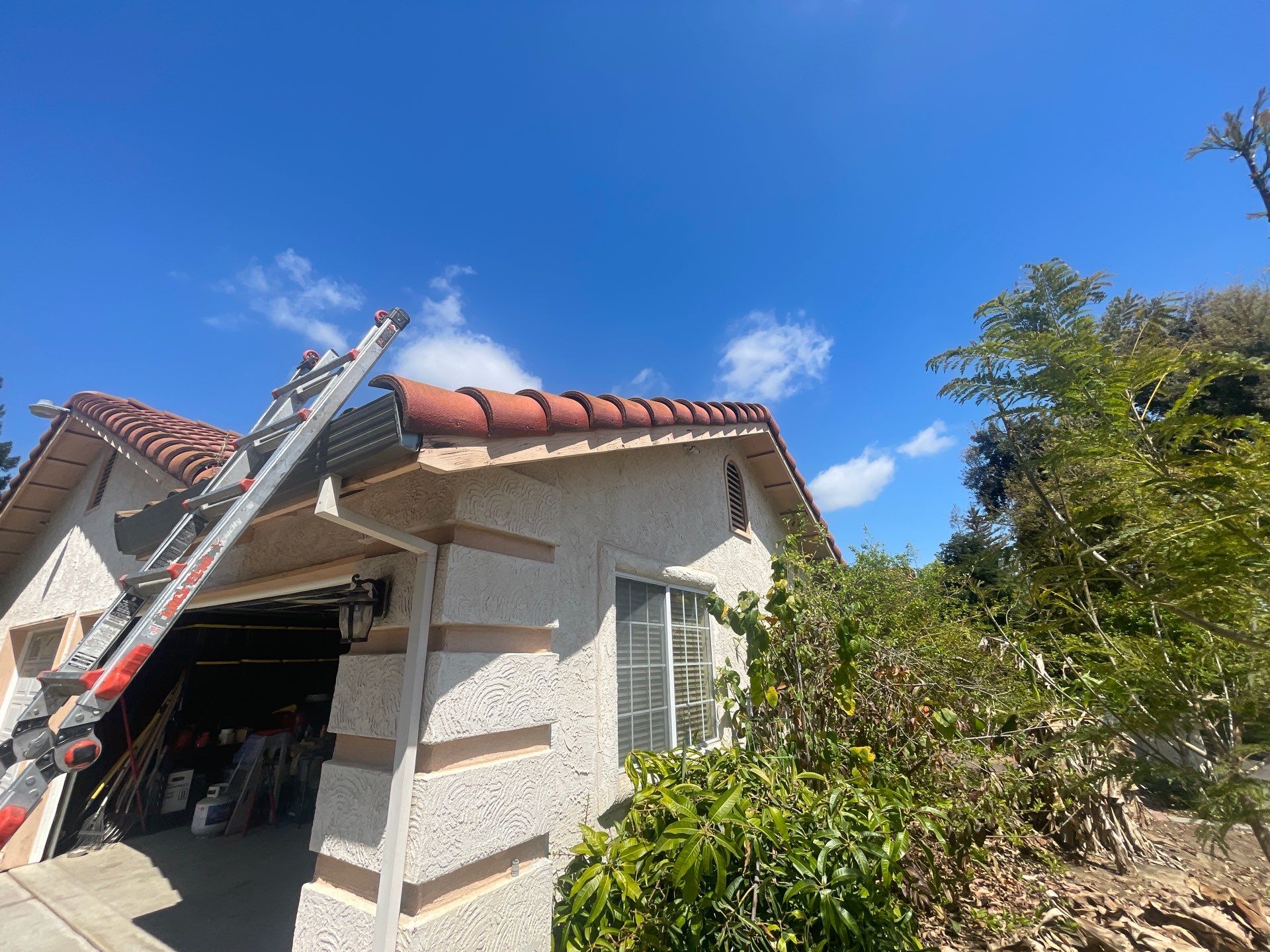 Presidential shingle roof by Straight Edge Roofing Inc