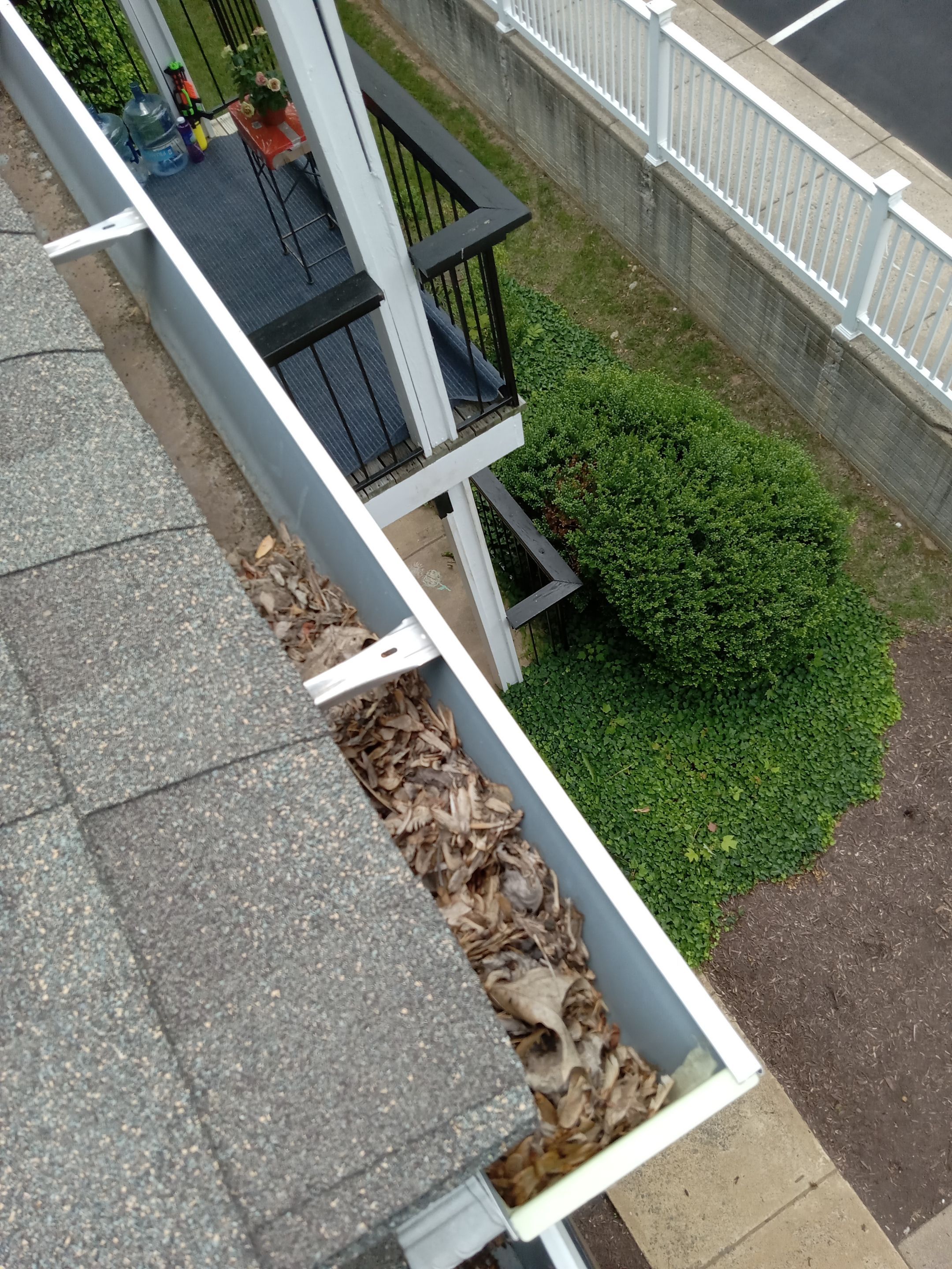 HOA gutter cleaning before