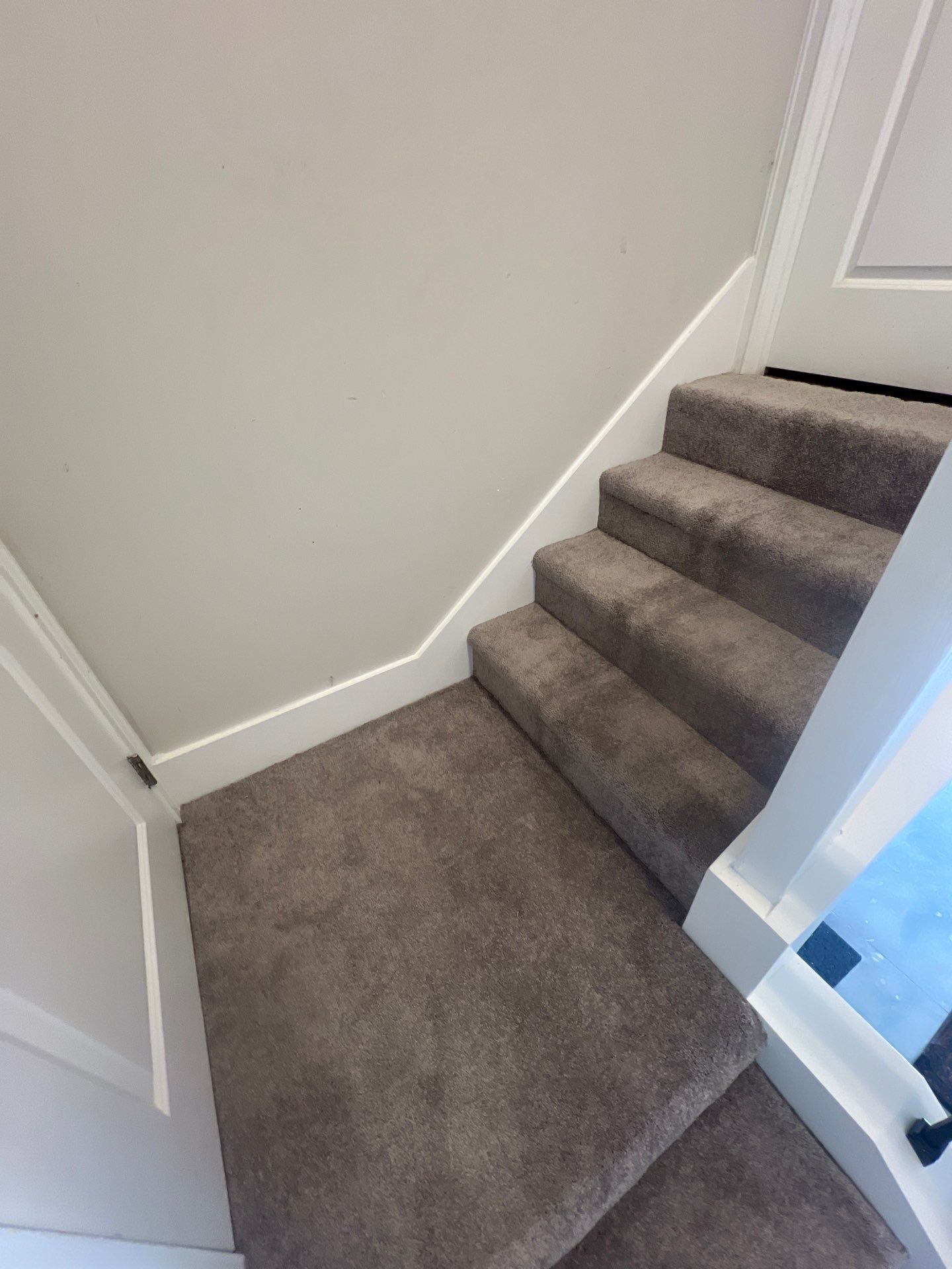 Carpet & Stack stone by Vrmmm Flooring