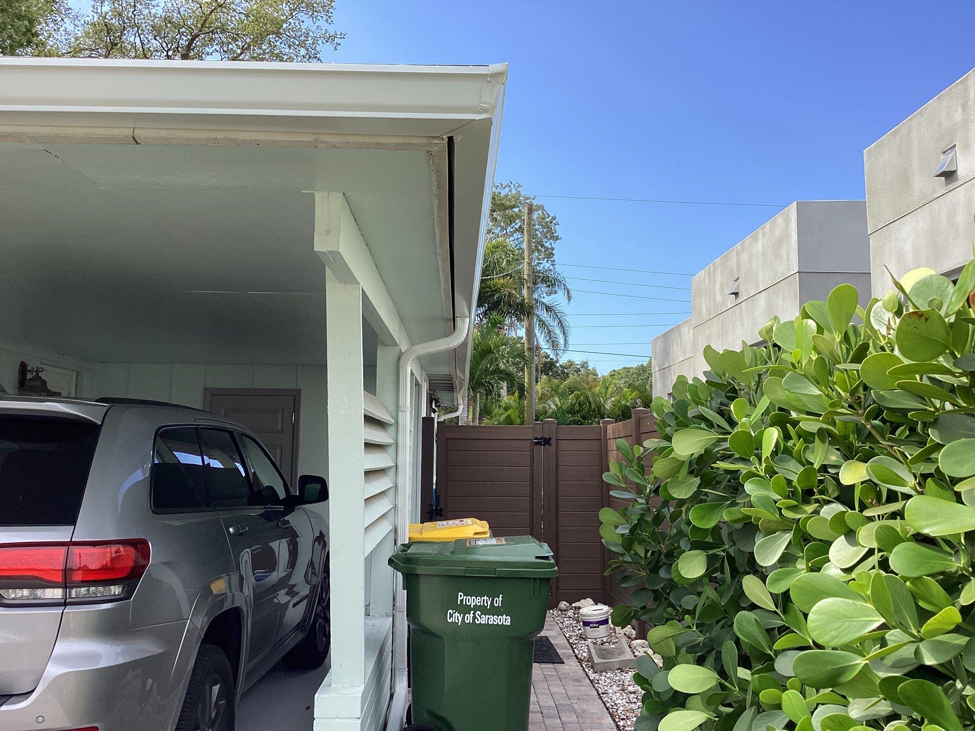 Elegant 7-Inch Seamless Gutters in Sarasota FL in Sarasota FL by Gutter Professors