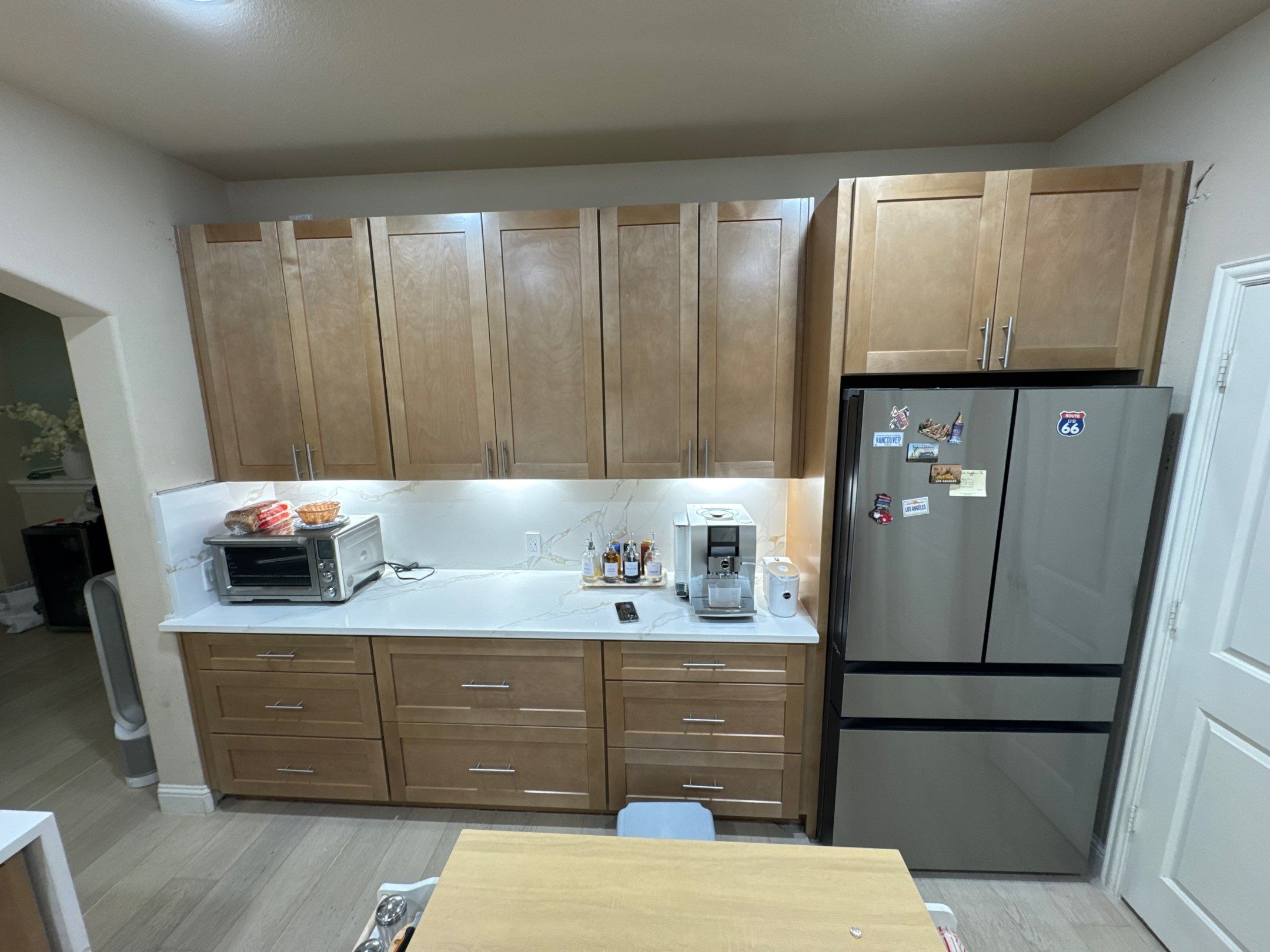 Layout-Loving Kitchen Refresh: Stunning Update in 14 Days Flat by Tibi Soli LLC