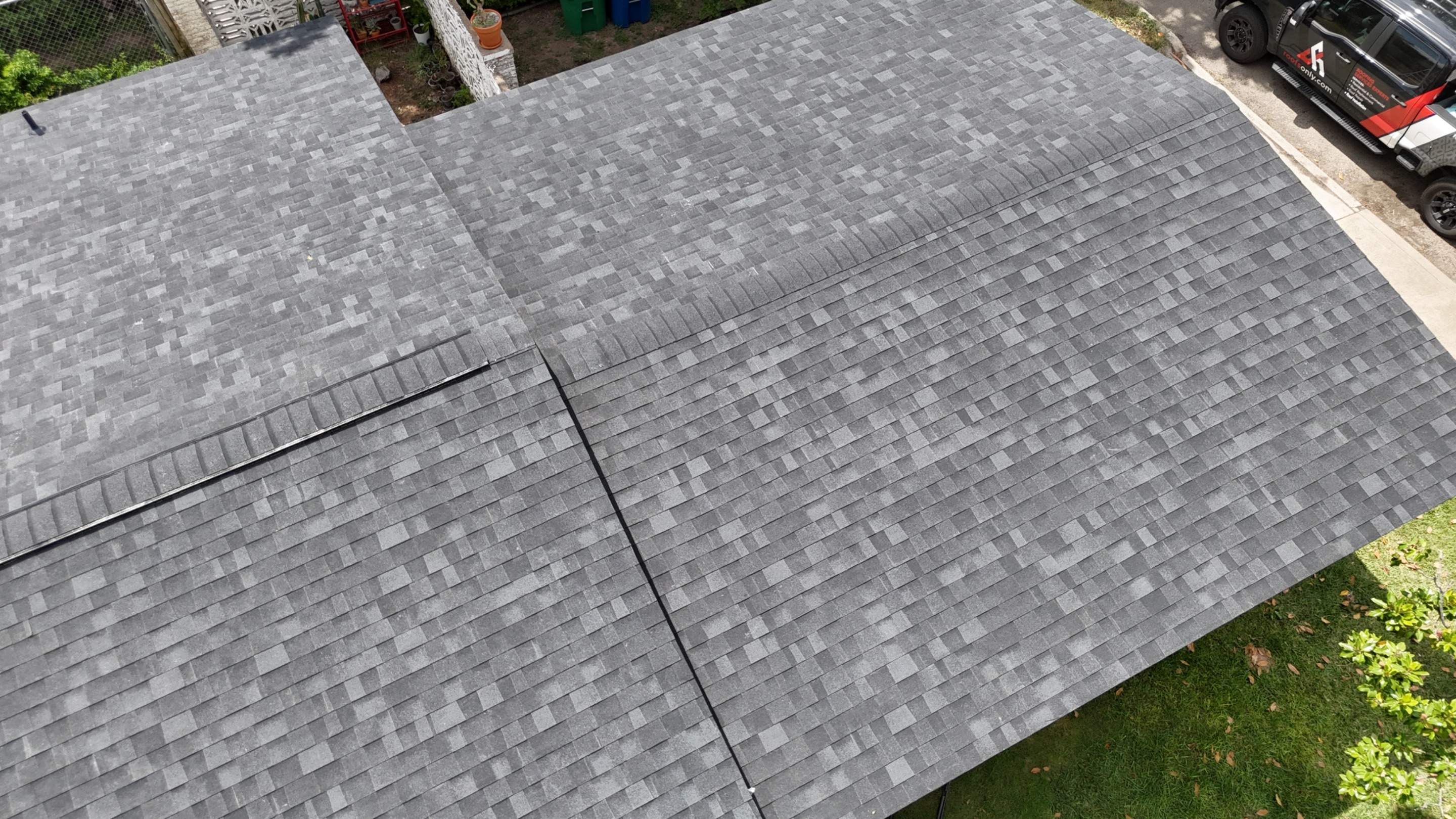 Onyx Black - Owens Corning TruDefinition Duration Oakridge by RoofsOnly.com