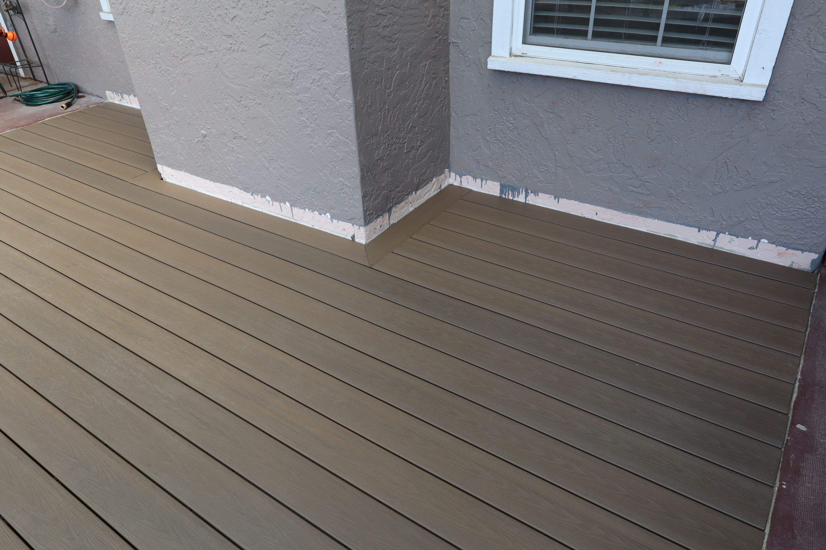 Composite deck and aluminum railings by Orlando pergolas 