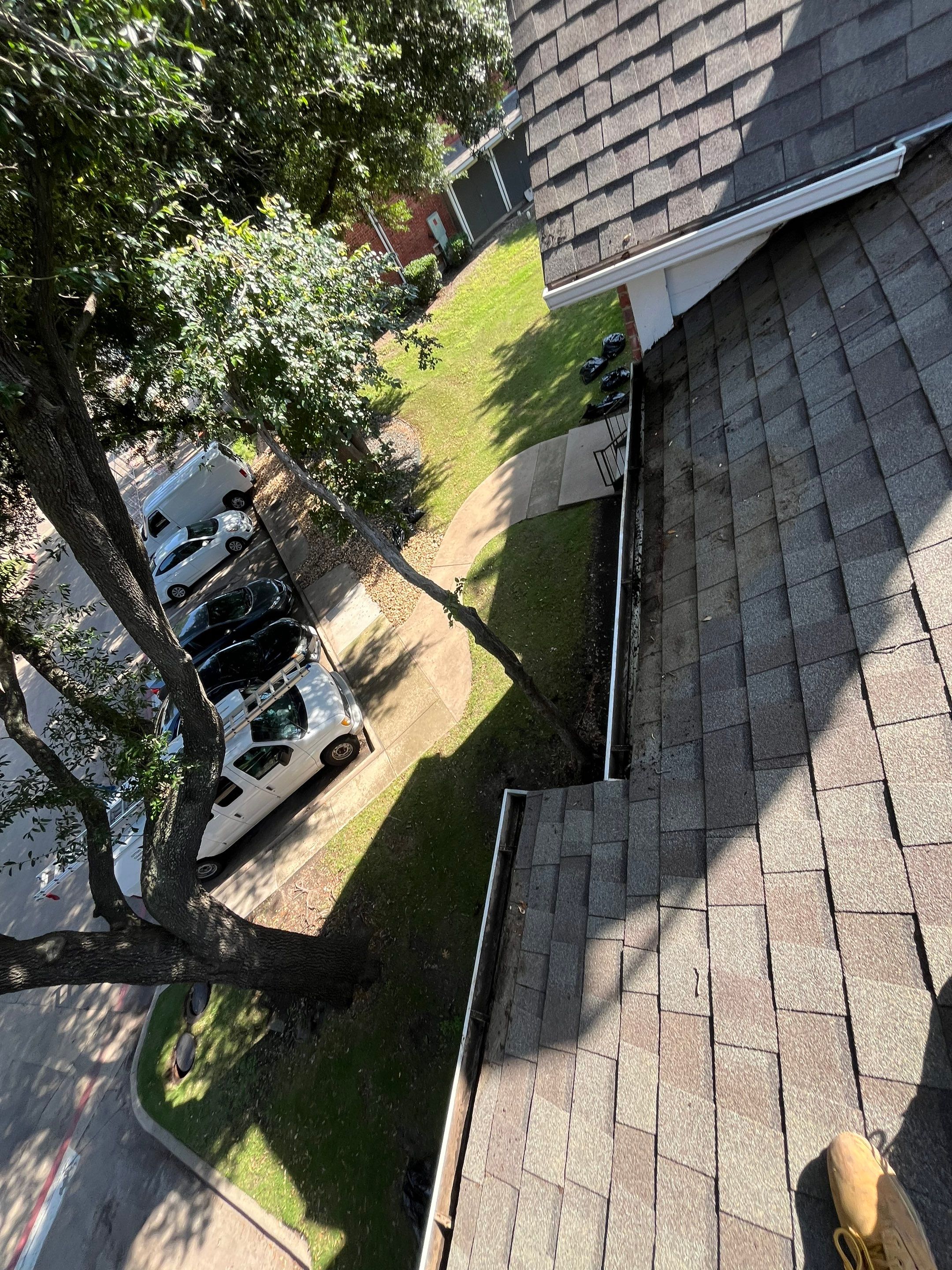 Commercial gutter cleaning Plano & Frisco & McKinney, TX	 after photo with clean gutters