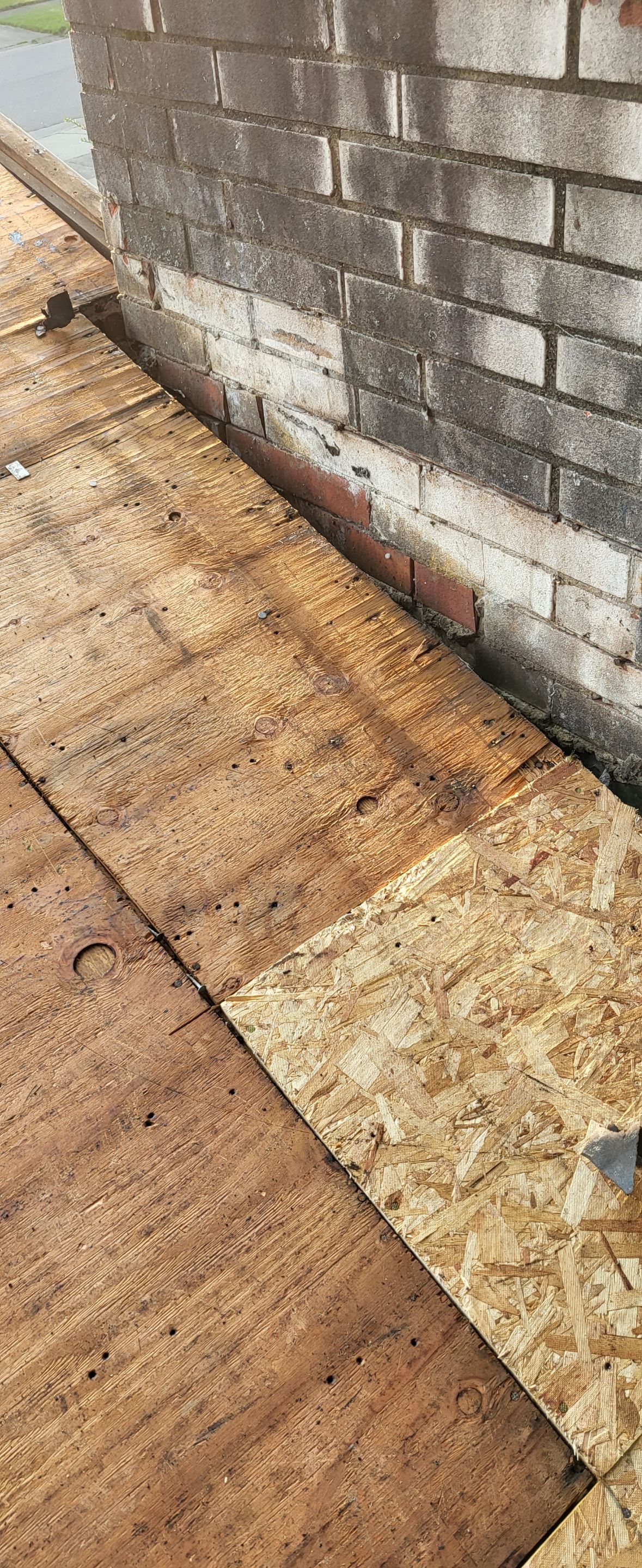 ATLAS PINNACLE COLOR: BURNT HICKORY by Eagle Eye Roofing