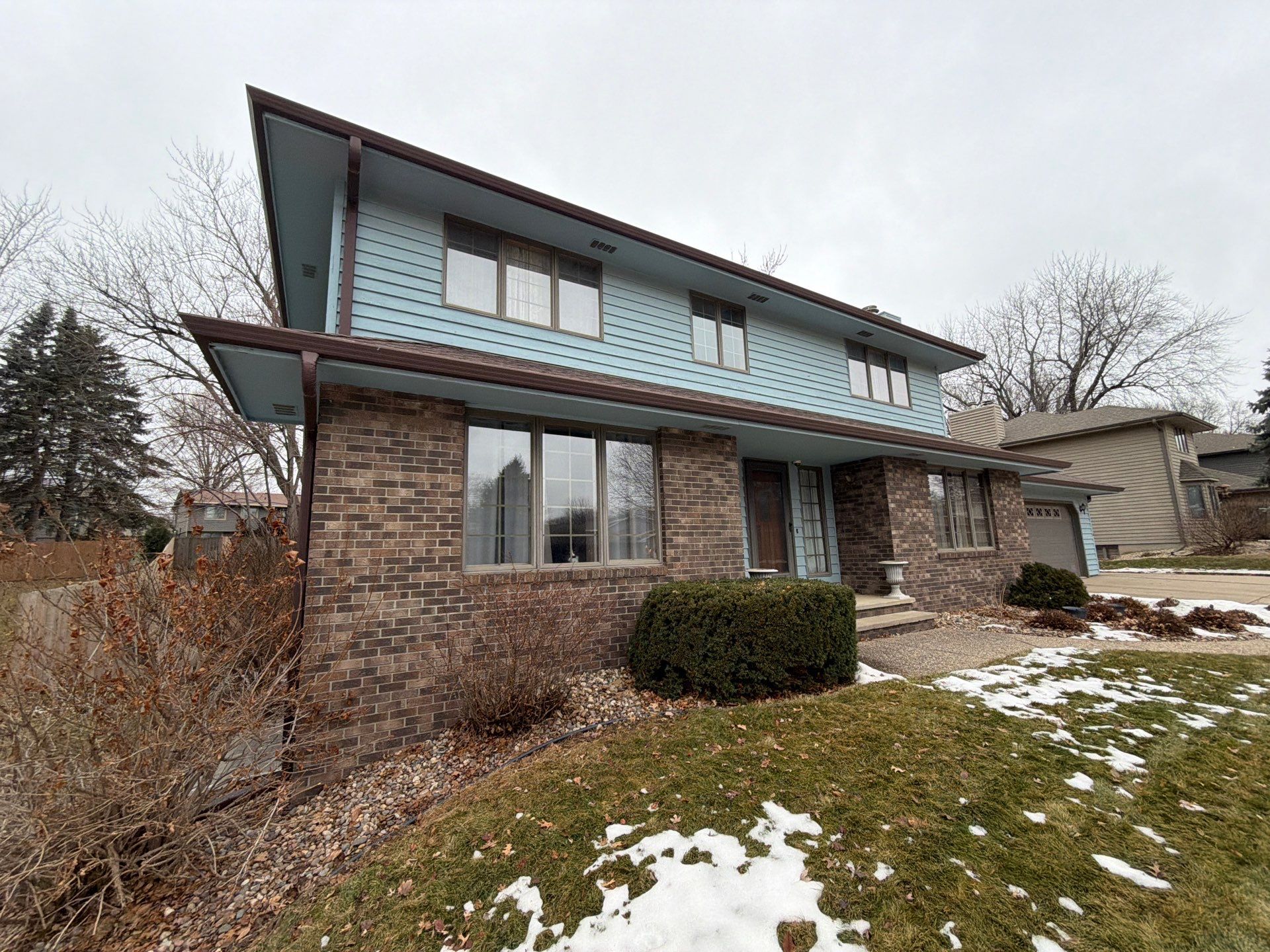 Full Exterior Home Painting and Siding Refurbishment in Sioux Falls by Select Painting, Coatings & Garage Cabinets