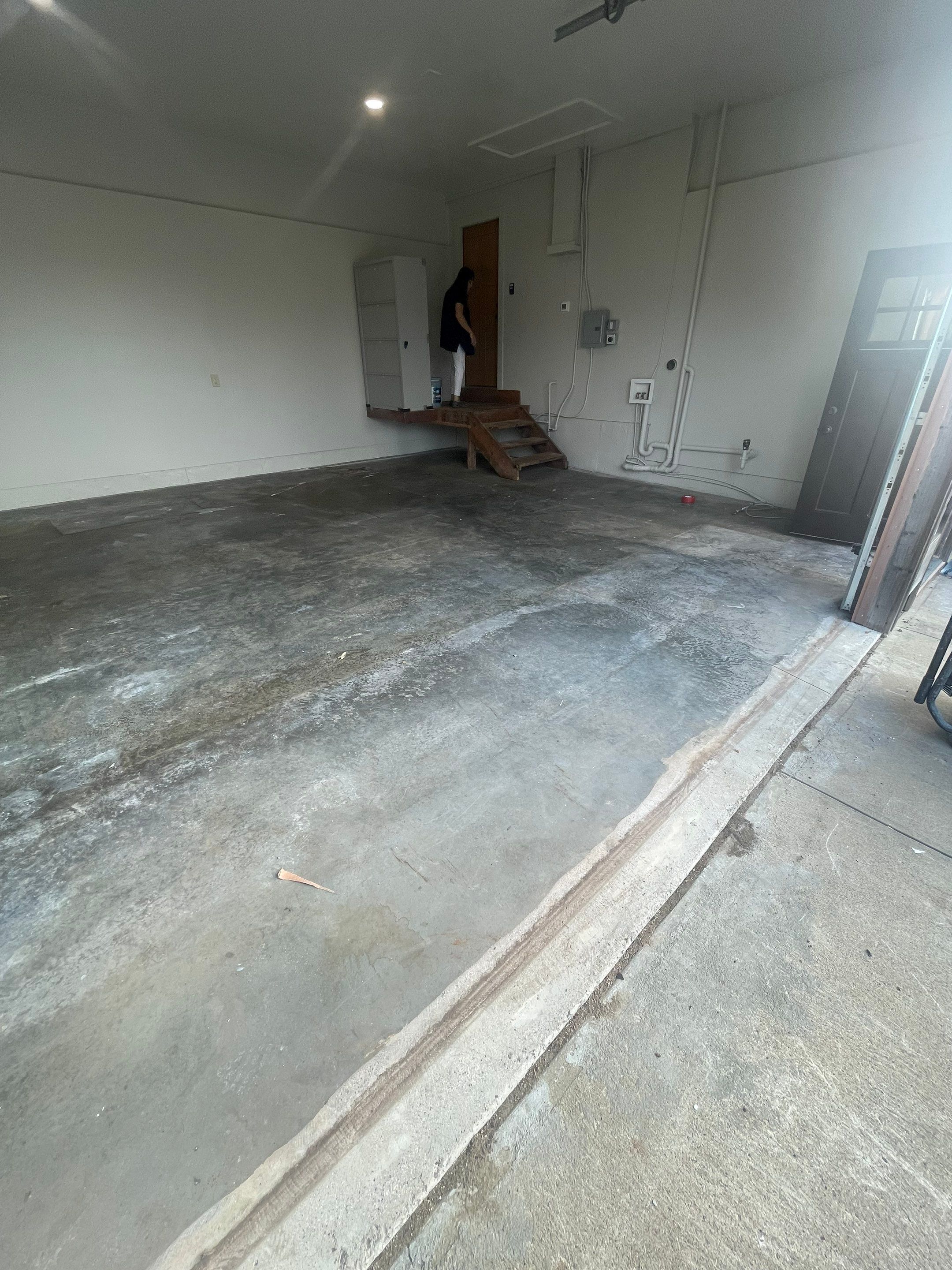Domino Flake Floor Coating and Crack Repair in Chancellor by Select Painting, Coatings & Garage Cabinets