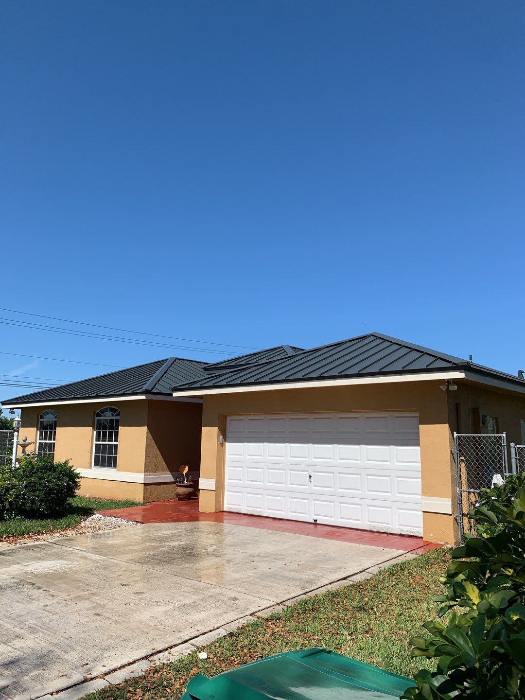 Metal Roof - Galvalume - Charcoal by Istueta Roofing