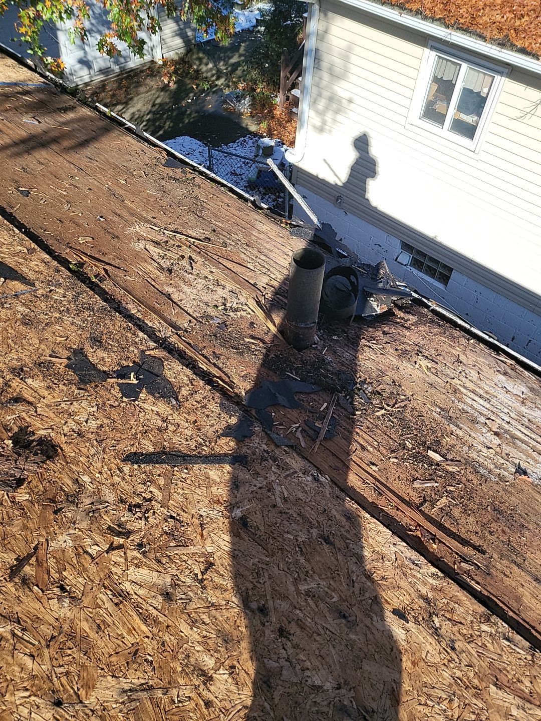 ATLAS PINNACLE COLOR: OYSTER SHELL DRIP EDGE: WHITE by Eagle Eye Roofing