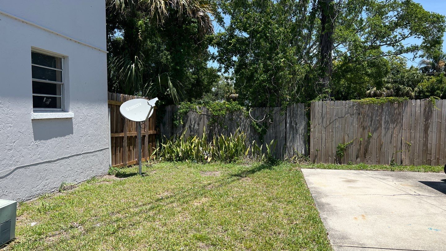 Bradenton, FL 6+2 White Vinyl Privacy Fence  by Asap fence and gates, LLC