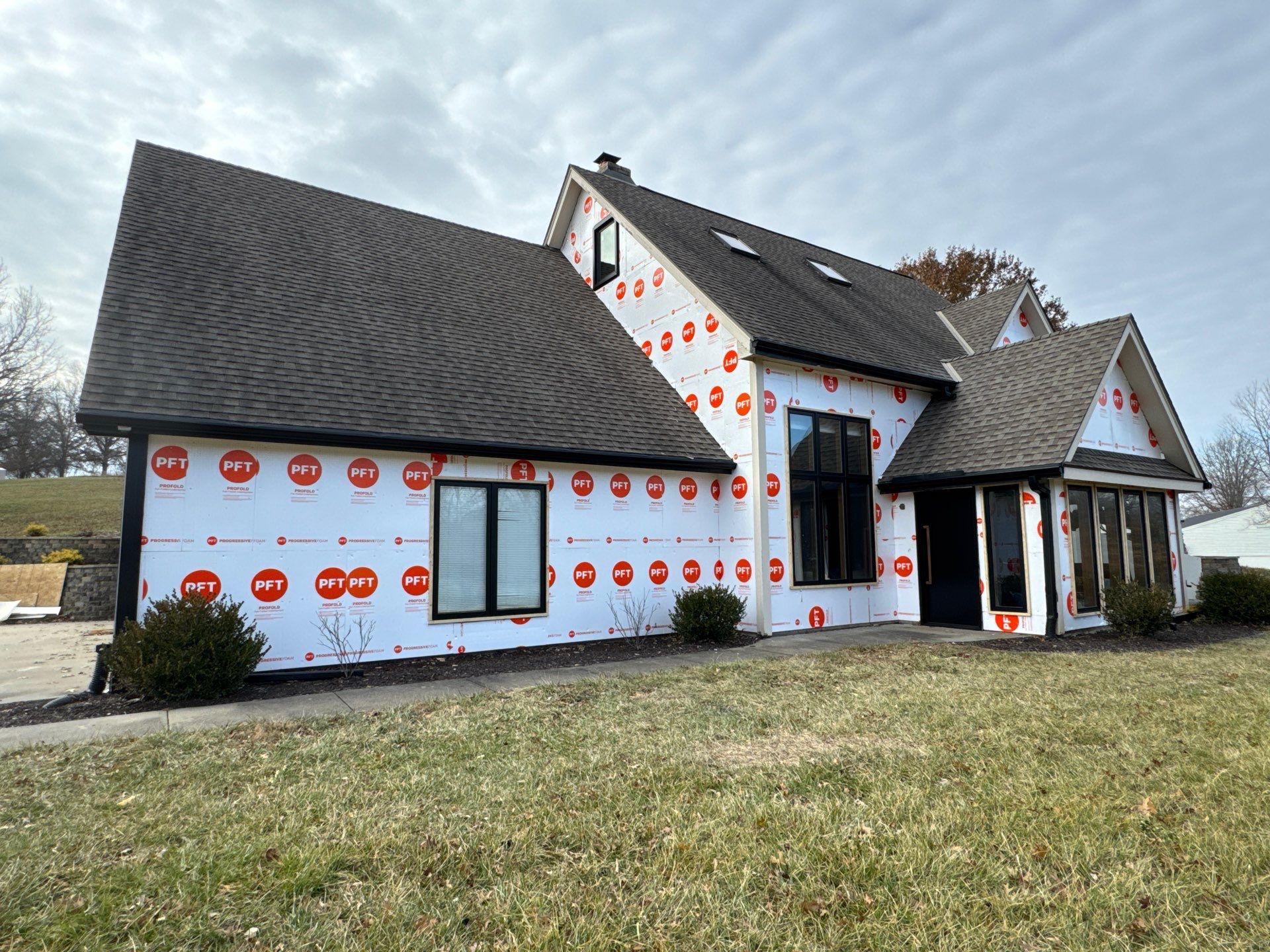 Siding Installation using Craneboard in Liberty Mo  by EEC  Windows, Siding & Roofing 