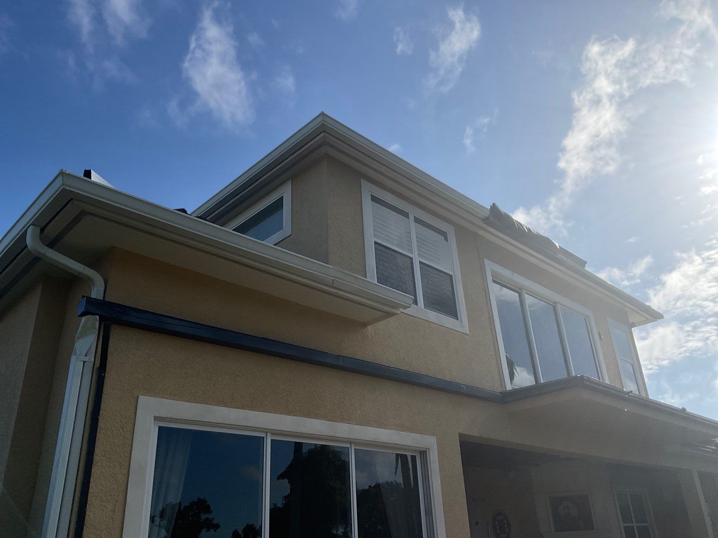 6 Inch Seamless Gutters using White Gutters and Downspouts in Fort Myers FL by Gutter Professors