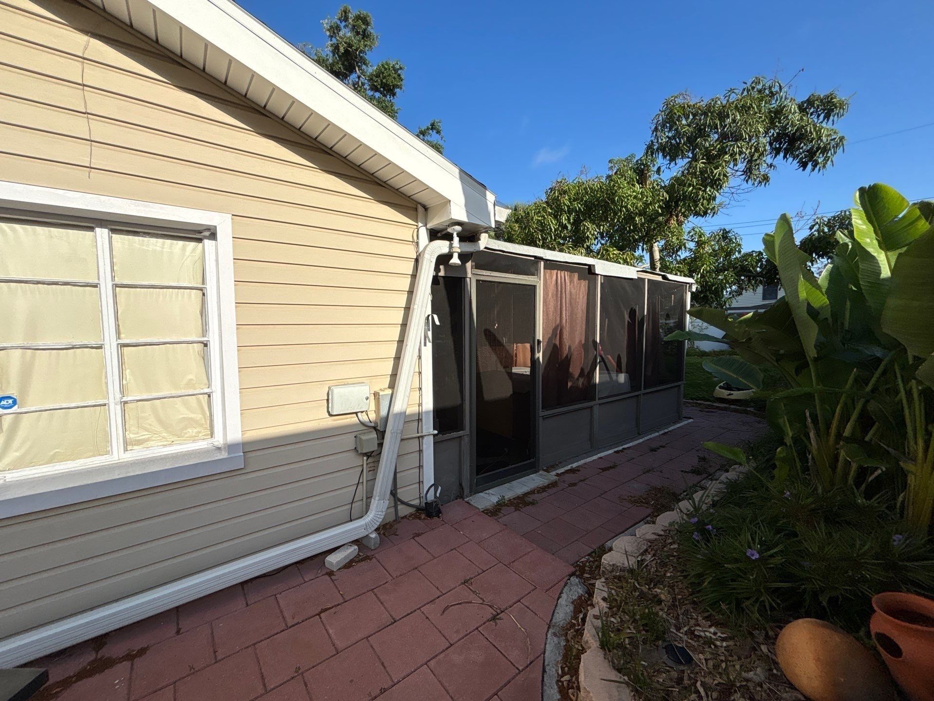 Residential Seamless Gutter Solutions in Tampa FL by Gutter Professors