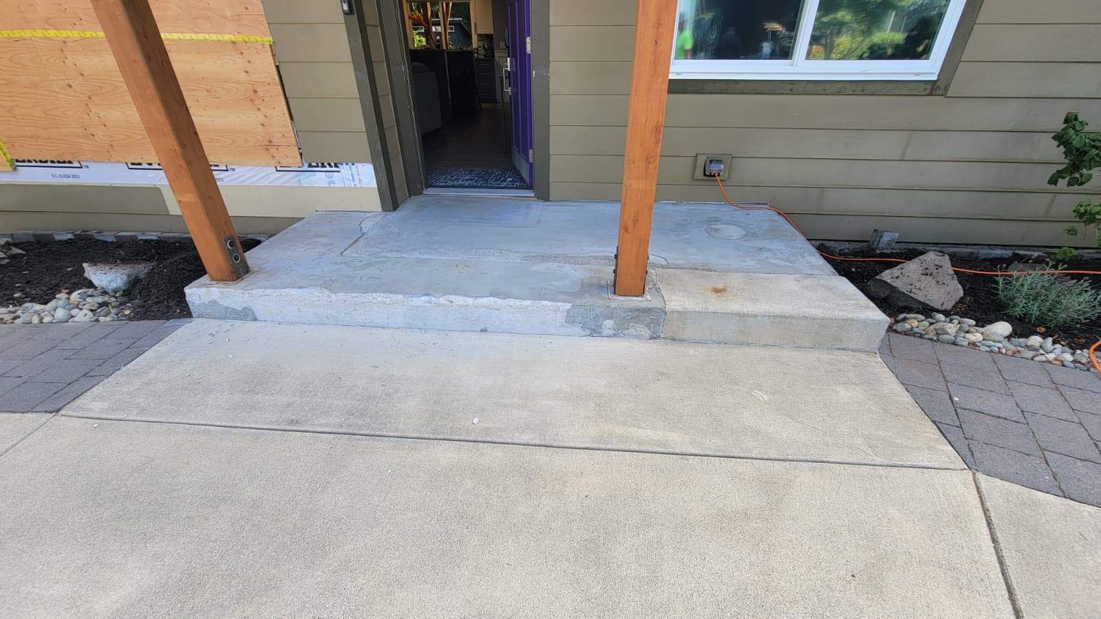 Modern Contrast Patio in Poseidon Vuba Stone with Manhattan Border by Concrete Coating Experts Inc.