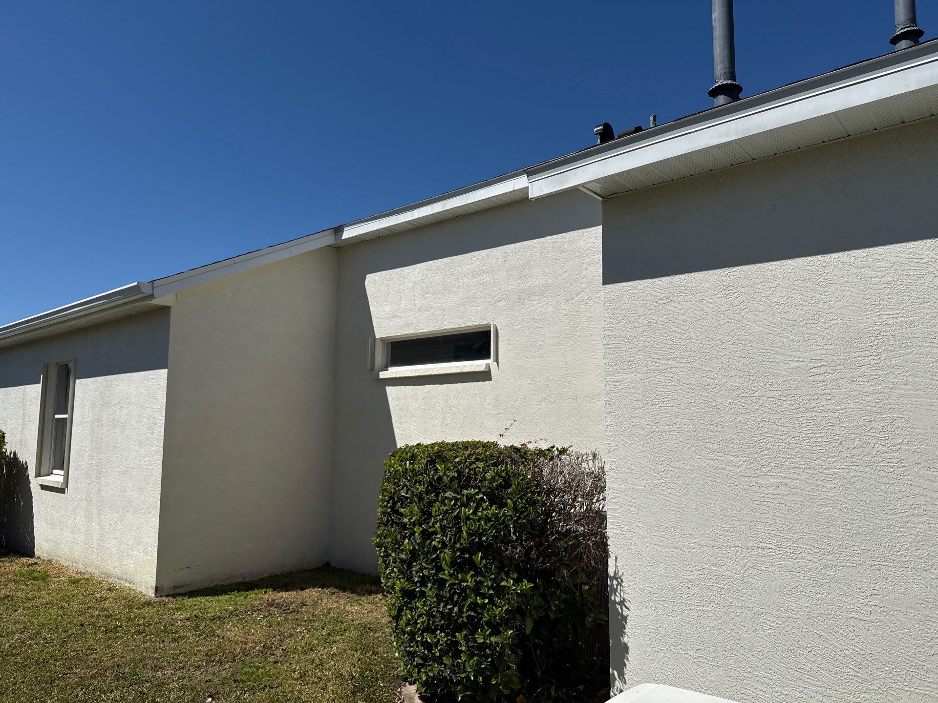 House Wash, Paver Pool Deck & Screen Enclosure Cleaning in Greenfield Plantation | Bradenton, FL by Sunshine AquaWash
