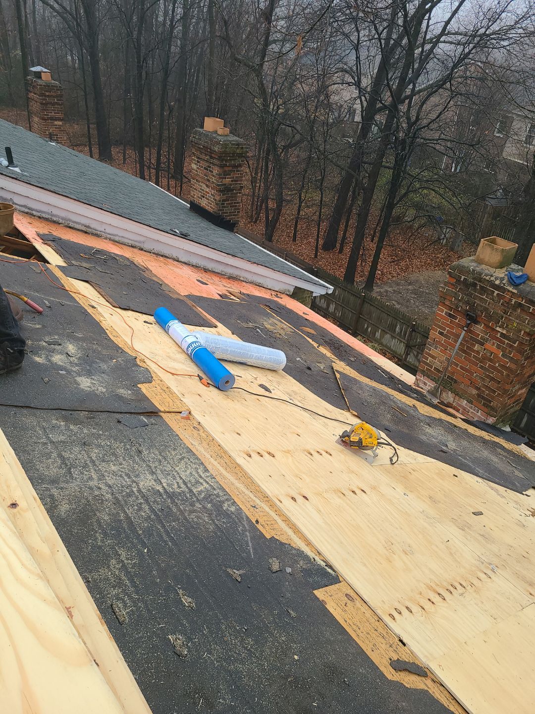 Vienna: Residential Roof Replacement with CertainTeed Landmark Pro in Max Def Weathered Wood by RM Banning, Inc.