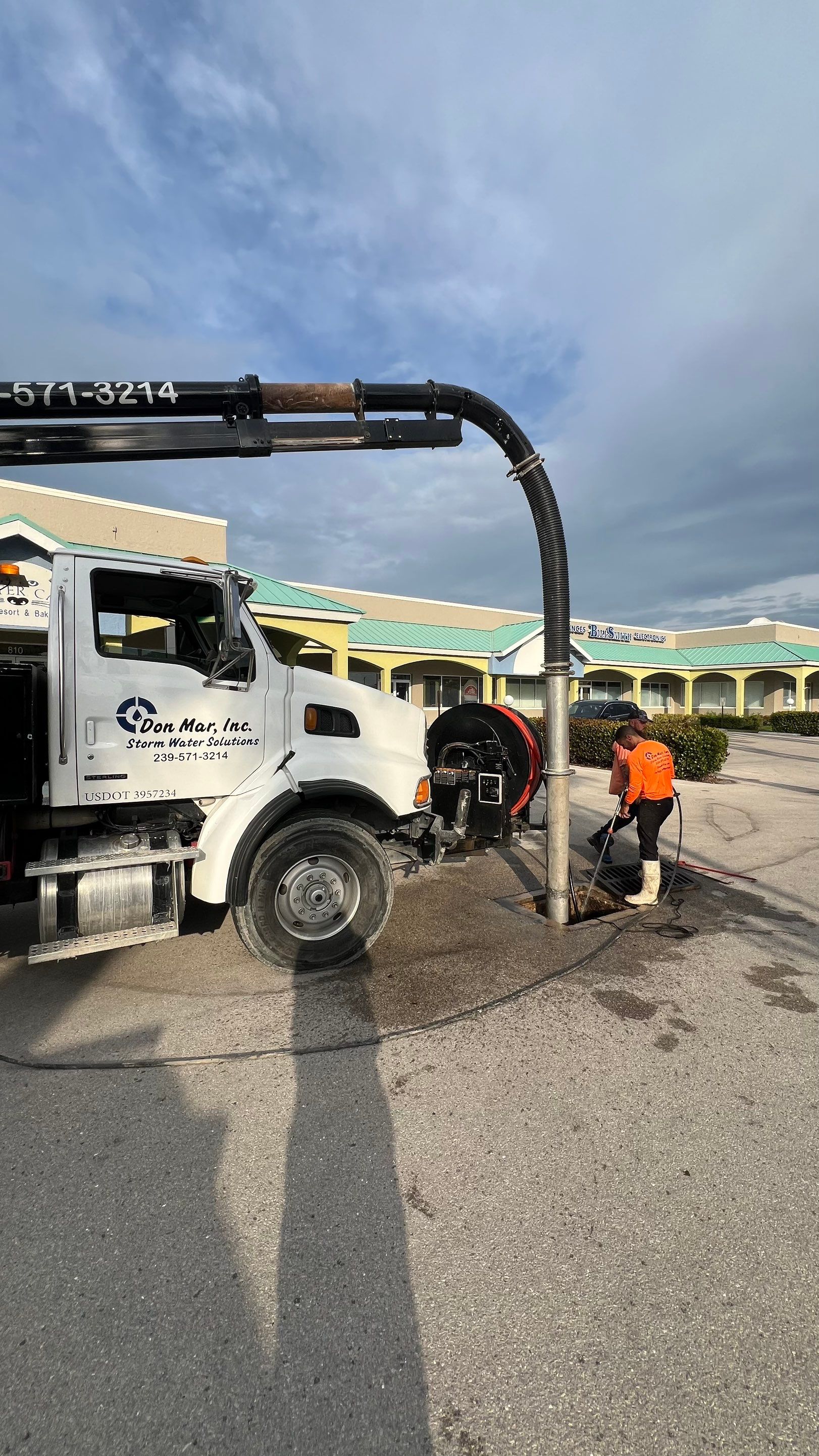 Stromwater System Maintenance at Bill Smith Appliances / Critter Cafe Marco Island Catch Basin by Don Mar, Inc. Storm Water Solutions