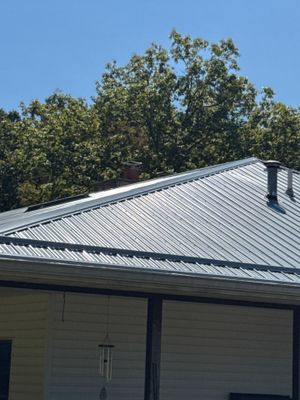 Residential Roofing Installation using Metal