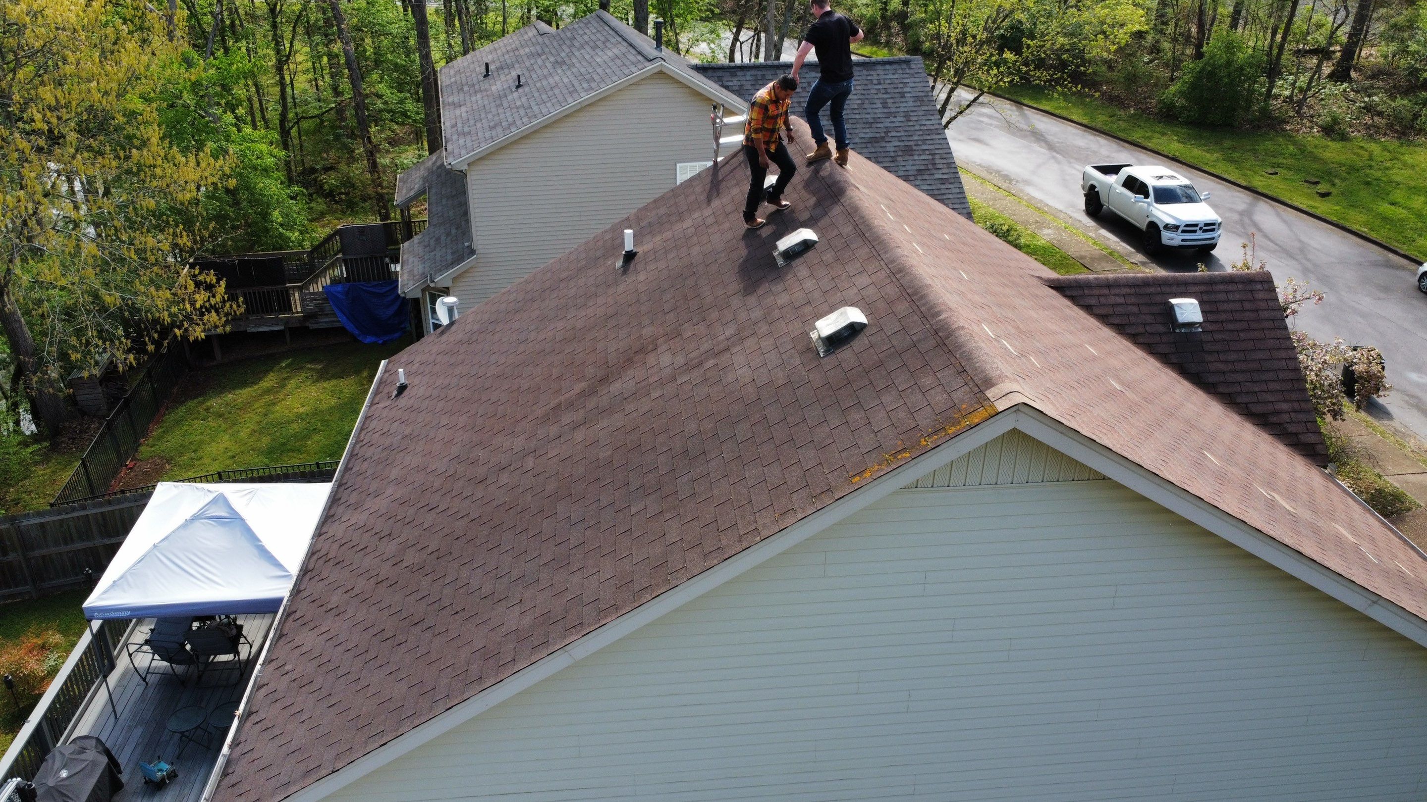 Residential Roofing Installation using Owens Corning Oakridge Roofing System by Undersun Roofing 