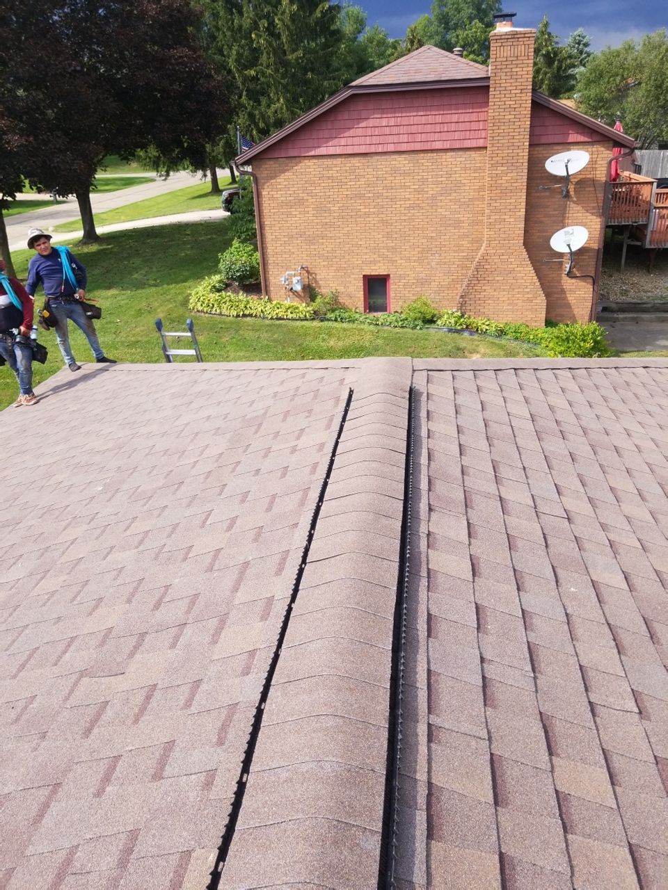 Brand: Atlas Pinnacle Color: Pristine Scotchgard Heather Drip: Musket Brown by Eagle Eye Roofing