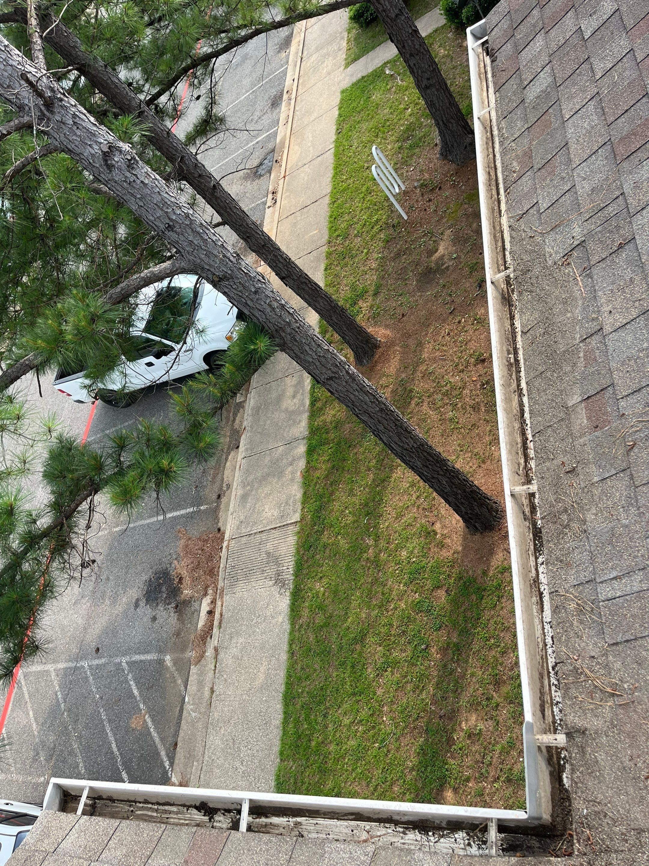 Commercial gutter cleaning Tyler & Longview after photo with clean gutters