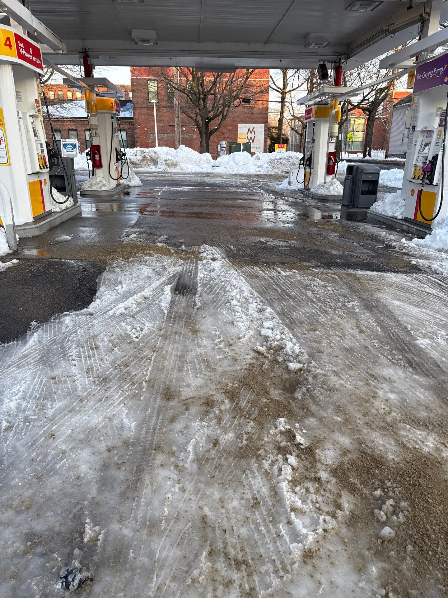 Shell Gas Station Snow Removal in New Haven by Diamond Image LLC