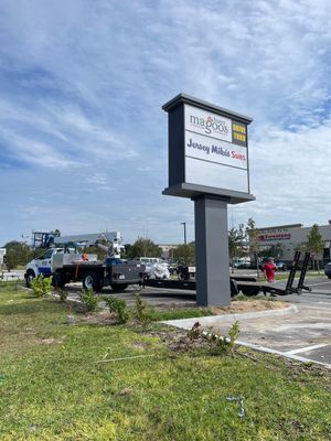 Pylon Sign for Huey Magoos Brooksville