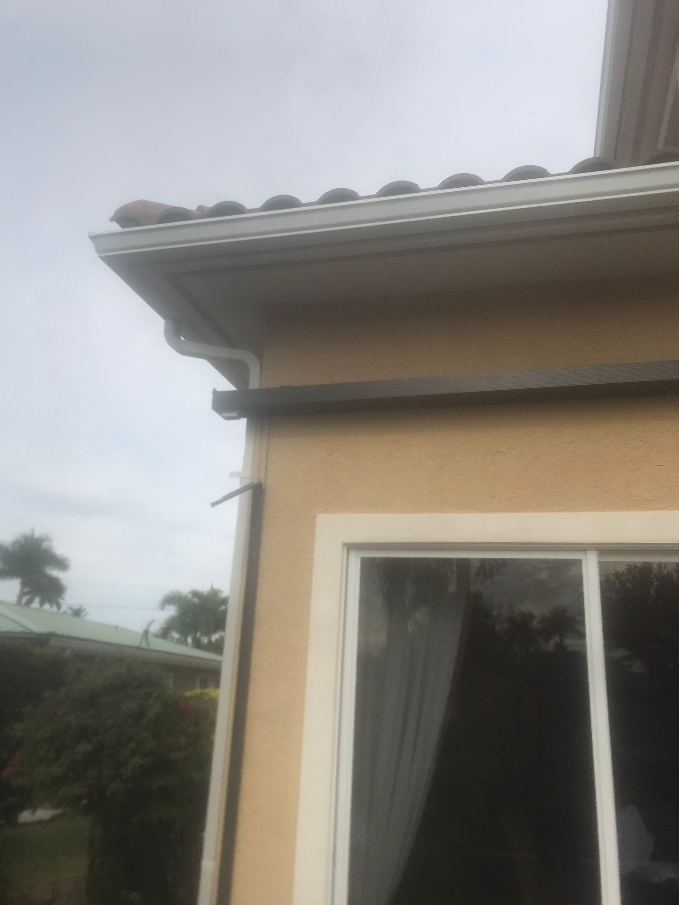 6 Inch Seamless Gutters using White Gutters and Downspouts in Fort Myers FL by Gutter Professors