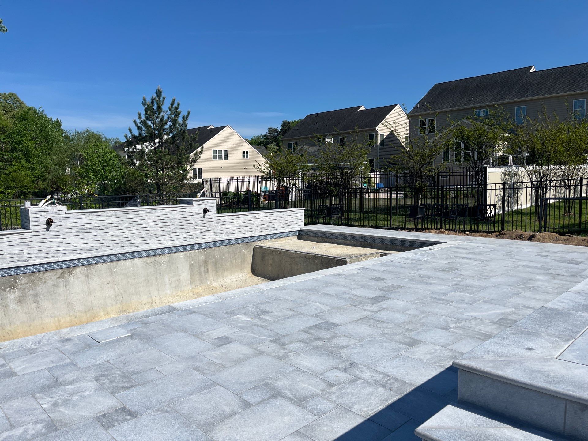 Gunite Pool w/ Spa and Water Features by Elysium Pools