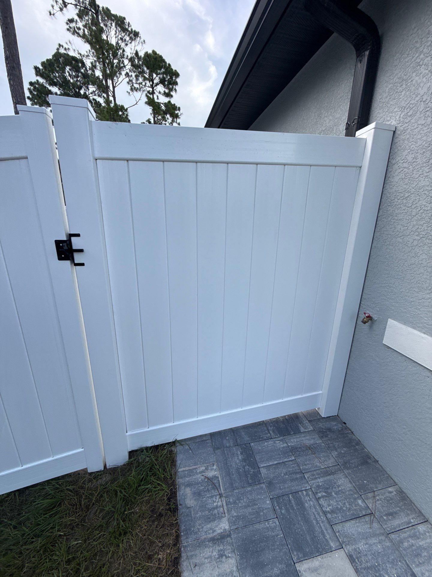 White Vinyl Privacy Fence Installation in North Port by True Fence LLC