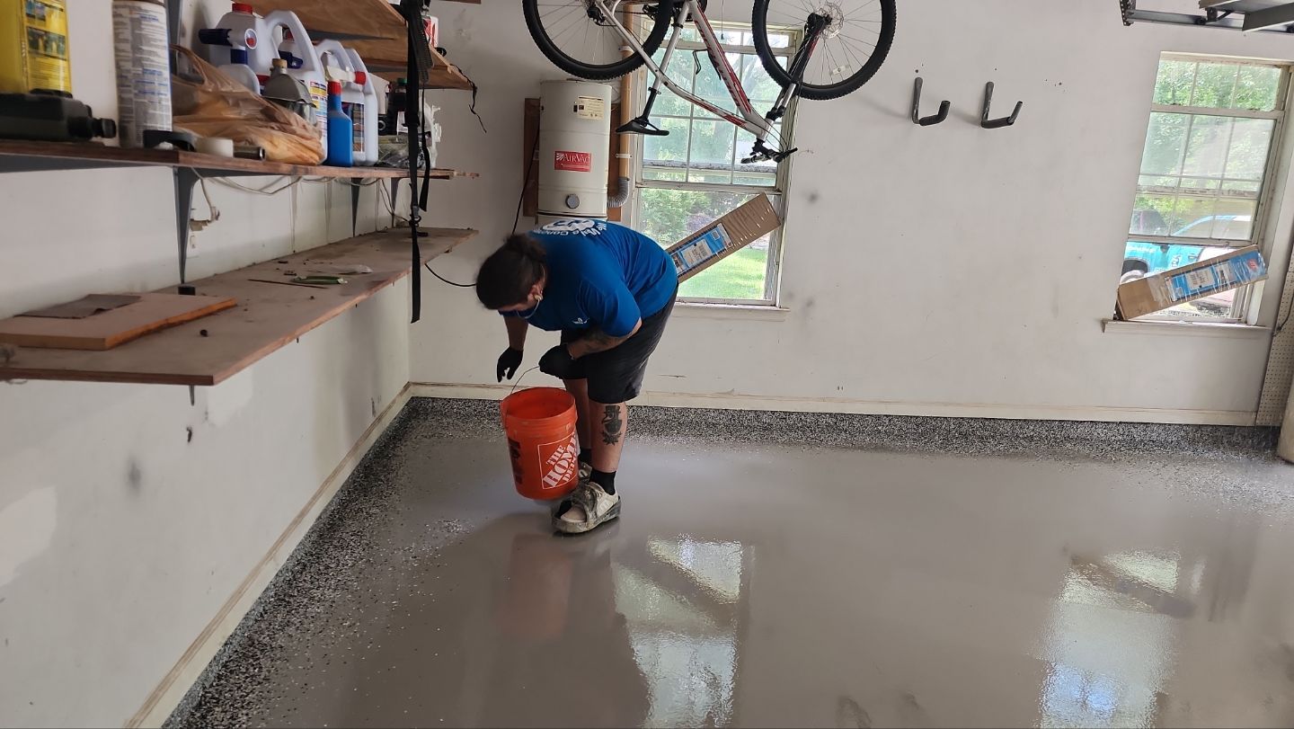 This home’s garage floor before and after is like DAY and NIGHT 🌙 by Deese Elite Concrete Coatings