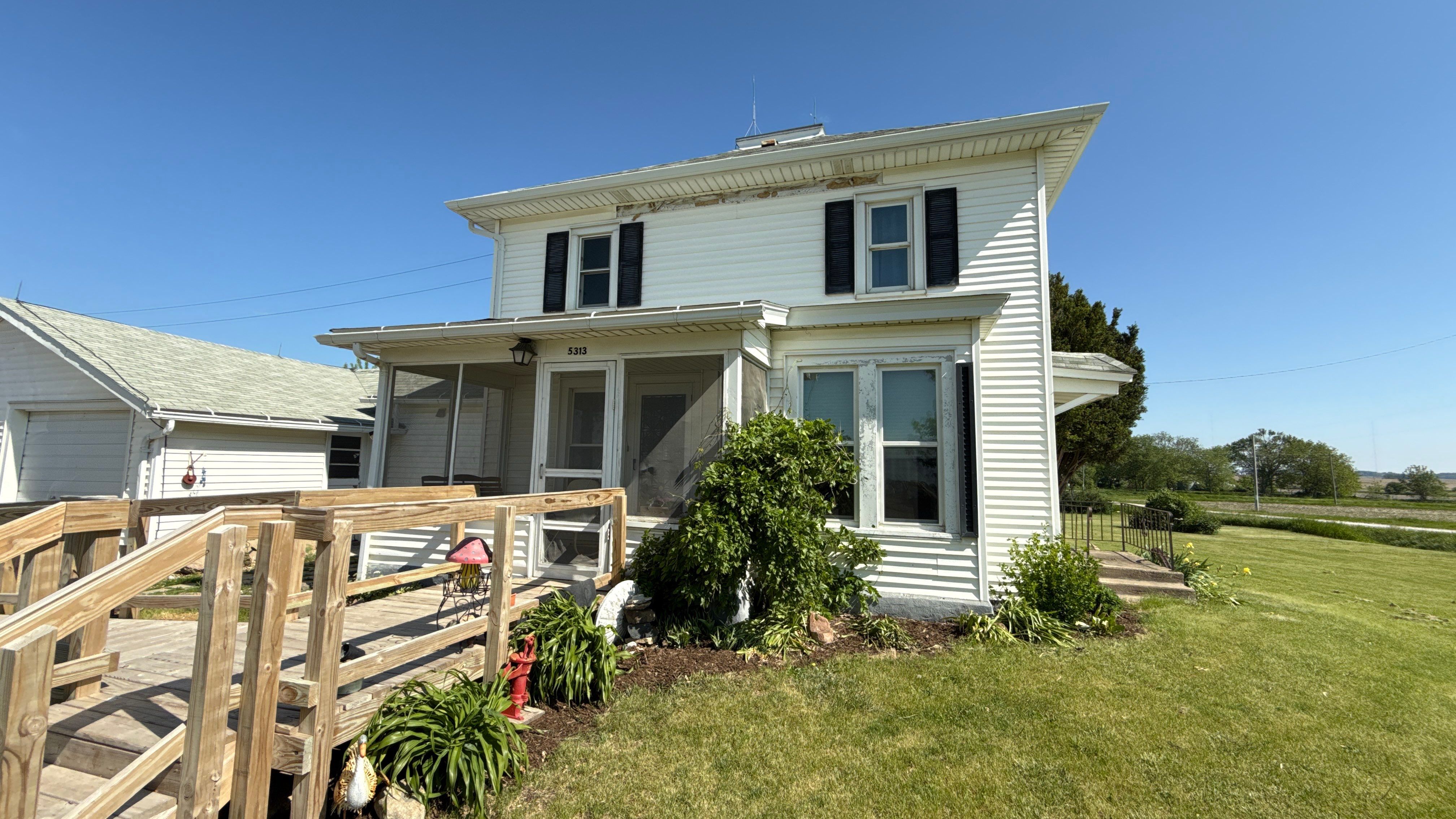 A Fresh Look with Midway Hawthorn Series Windows by United Windows and Siding LLC