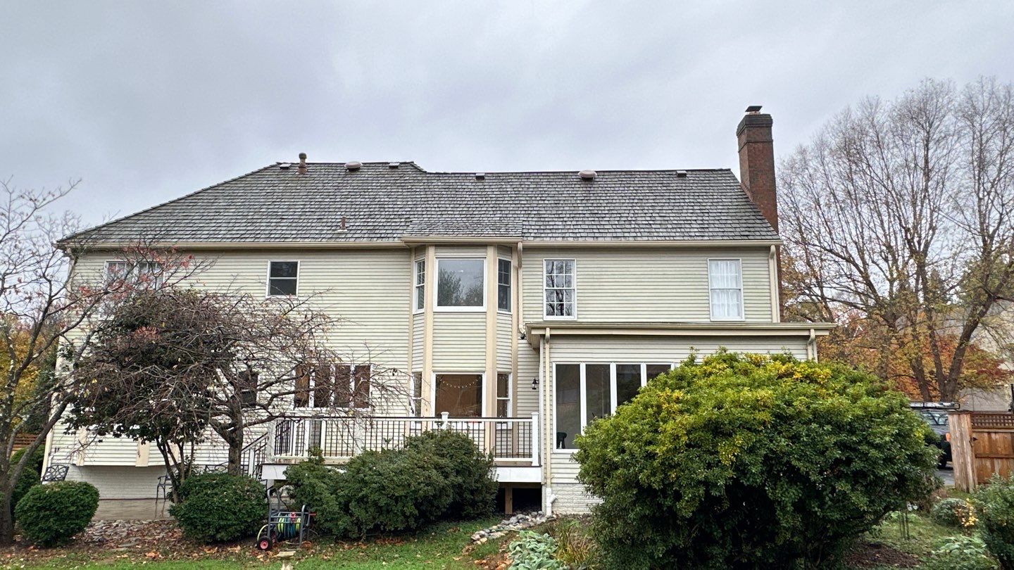 Herndon: CertainTeed Landmark Pro Designer Shingles in Max Def Driftwood by RM Banning, Inc.