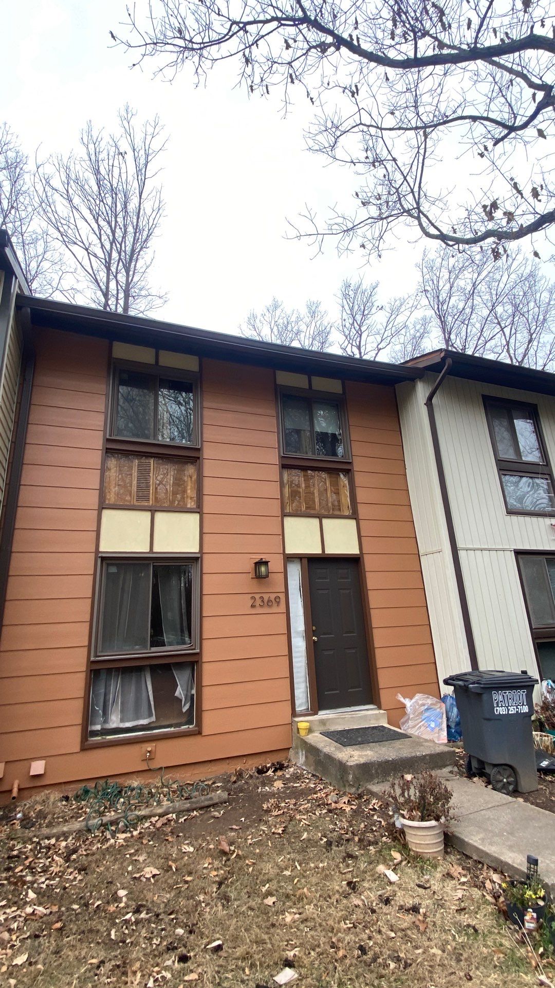 Reston: Residential Siding Replacement with James Hardie Statement Beaded Plank in Cappuccino Muffin by RM Banning, Inc.