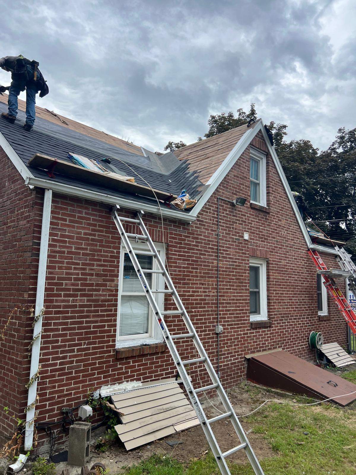 Full Roof Replacement – Owens Corning Duration, Onyx Black with Ridge Vent Upgrade by JOHNNYS PRO