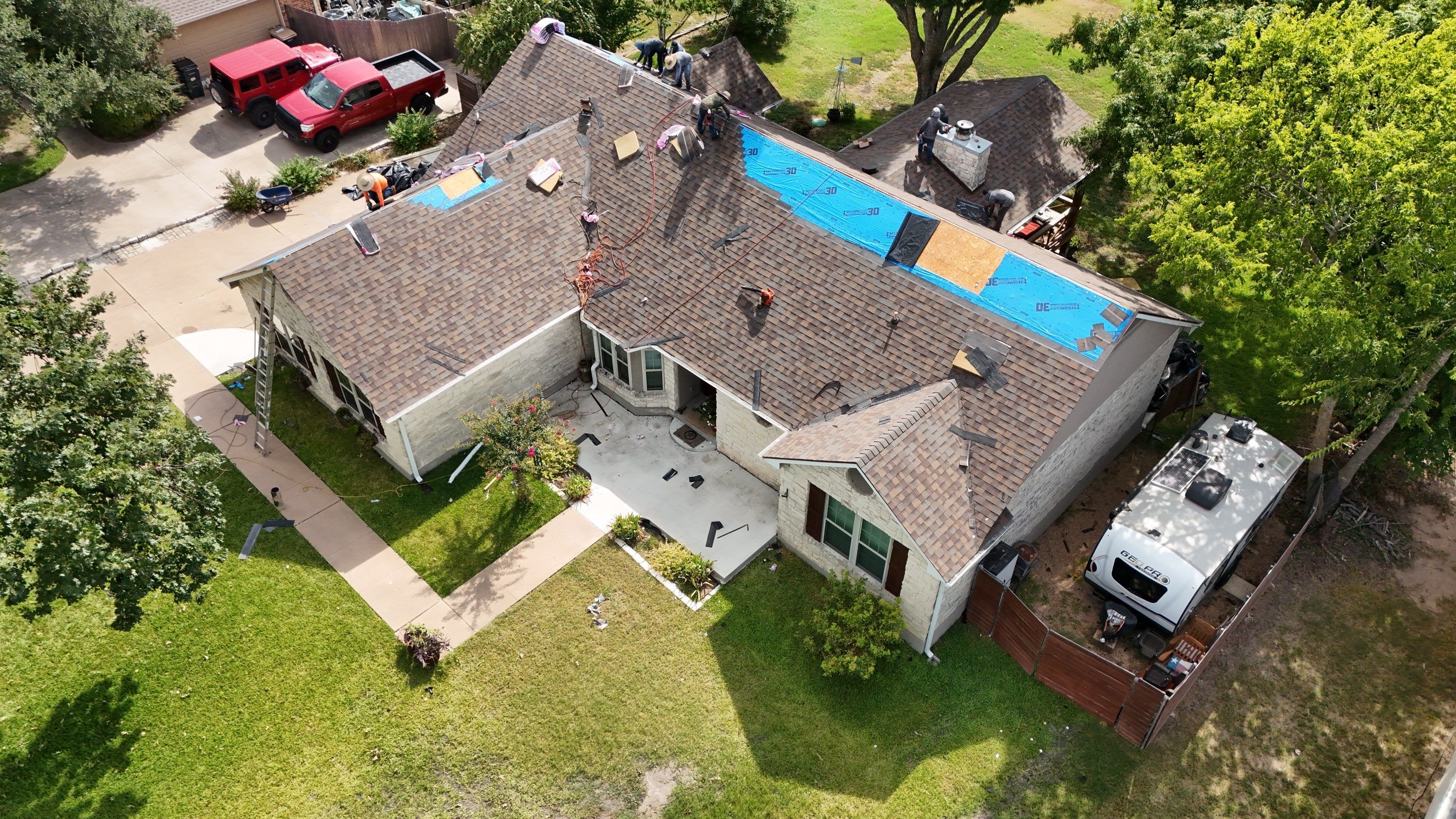 Replacement using Owens Corning - Duration - Teak by Action Exteriors Austin