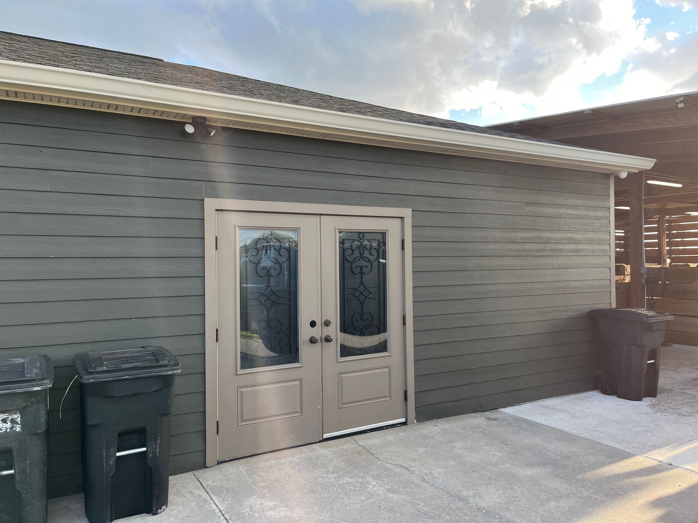  7-inch White seamless gutters and downspouts in Myakka City FL by Gutter Professors