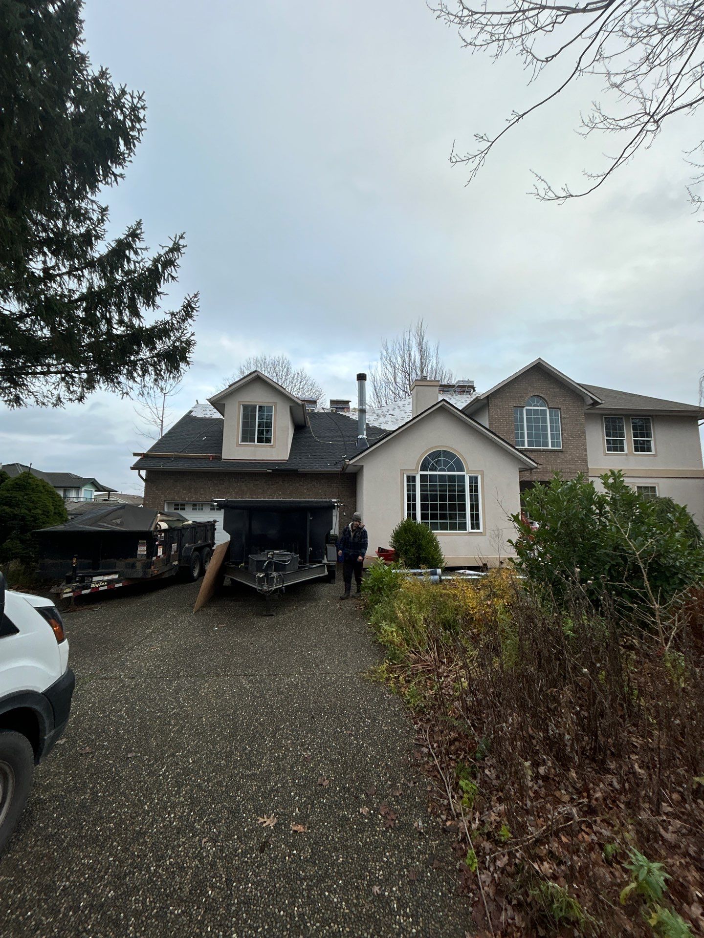 Residential Re-Roof using GAF timberline HDZ Charcoal by Top Notch Roofing Inc