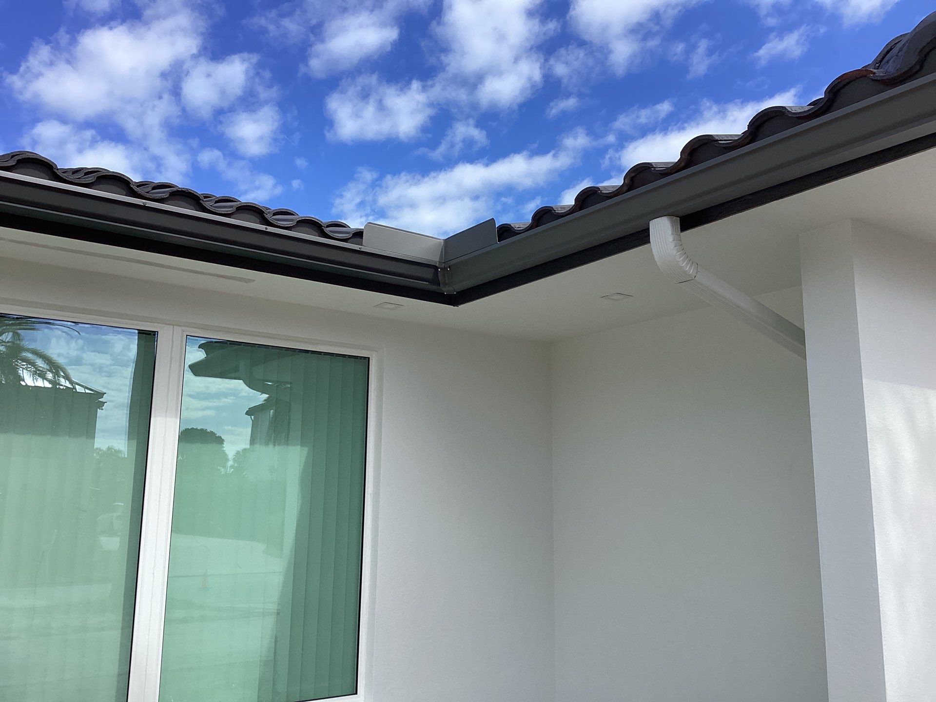 6 Inch Seamless Gutters using bronze gutters in Sarasota FL by Gutter Professors