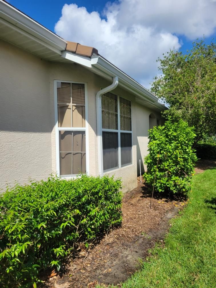 6-inch Seamless Gutter Installation with Splash Guard in University Park, FL by Gutter Professors
