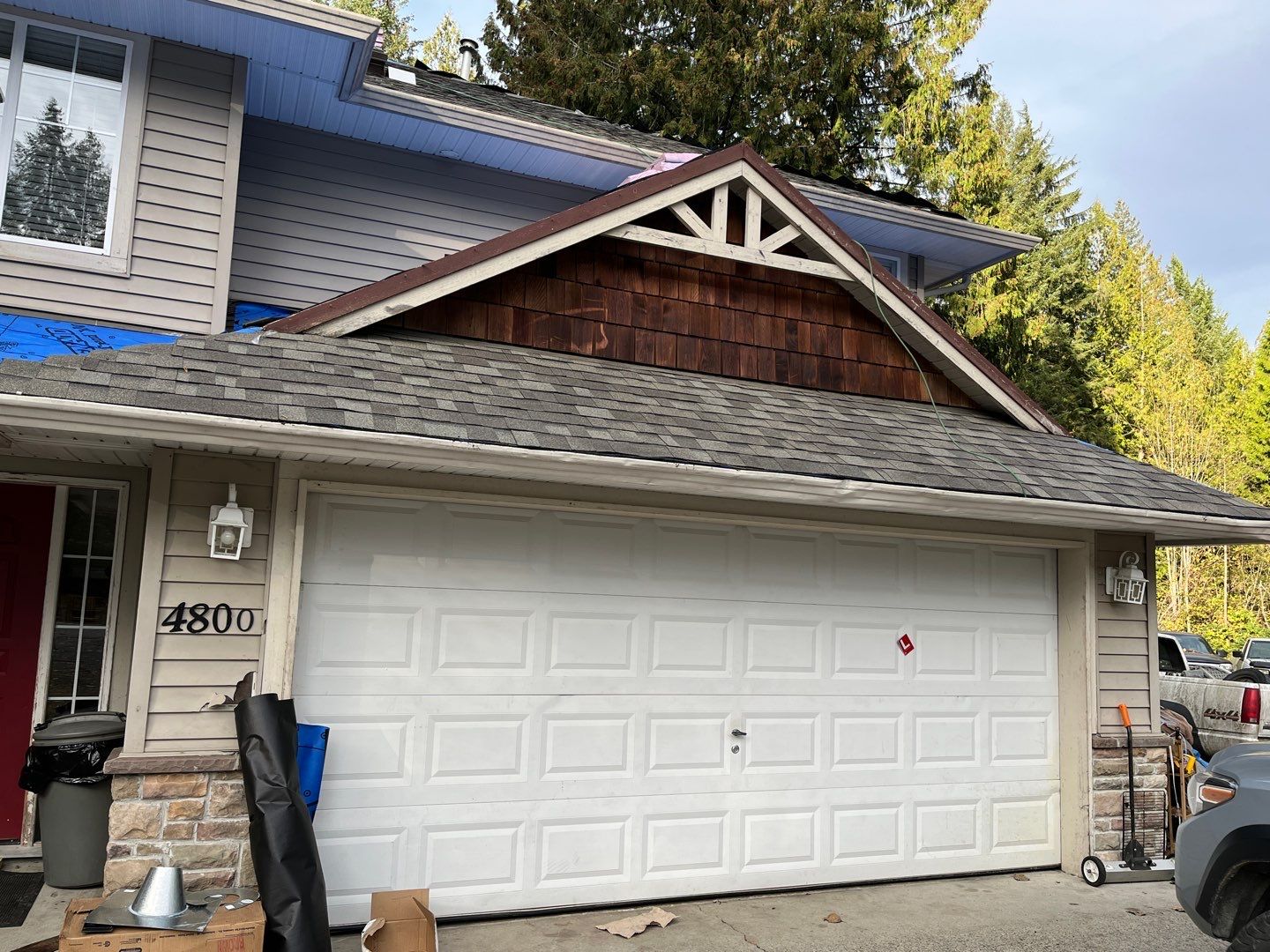 Residential Roofing Installation using OC Oakridge shingles by Top Notch Roofing Inc