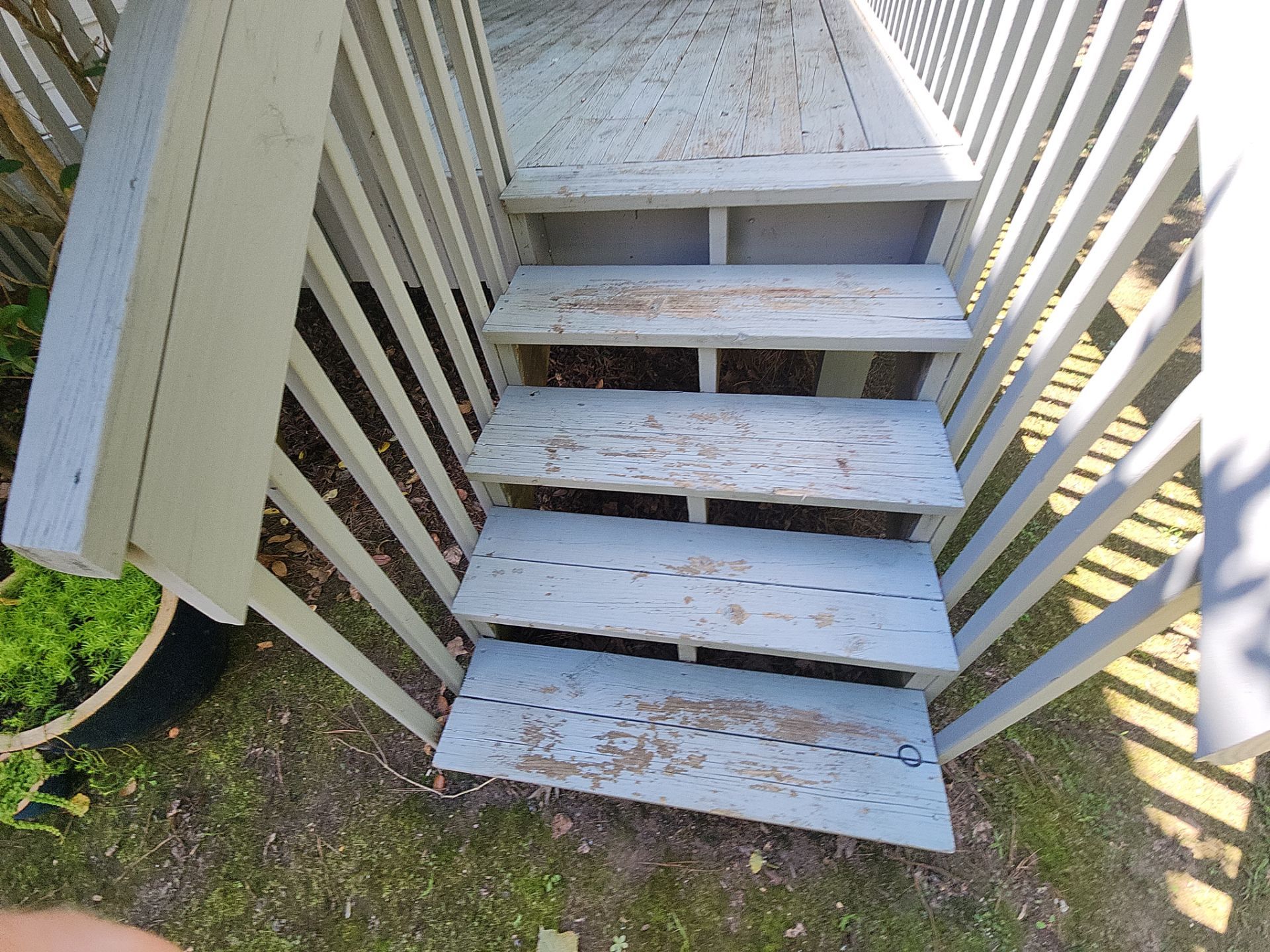 Wood Deck using Wood Stain by DuraSeal