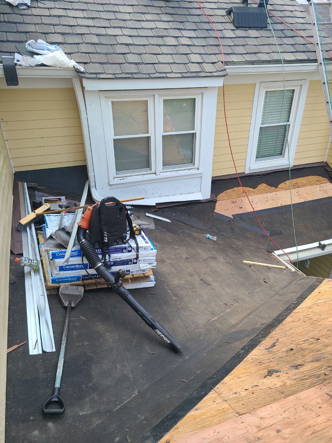 Arlington: CertainTeed Grand Manor Designer Shingles in Weathered Wood by RM Banning, Inc.