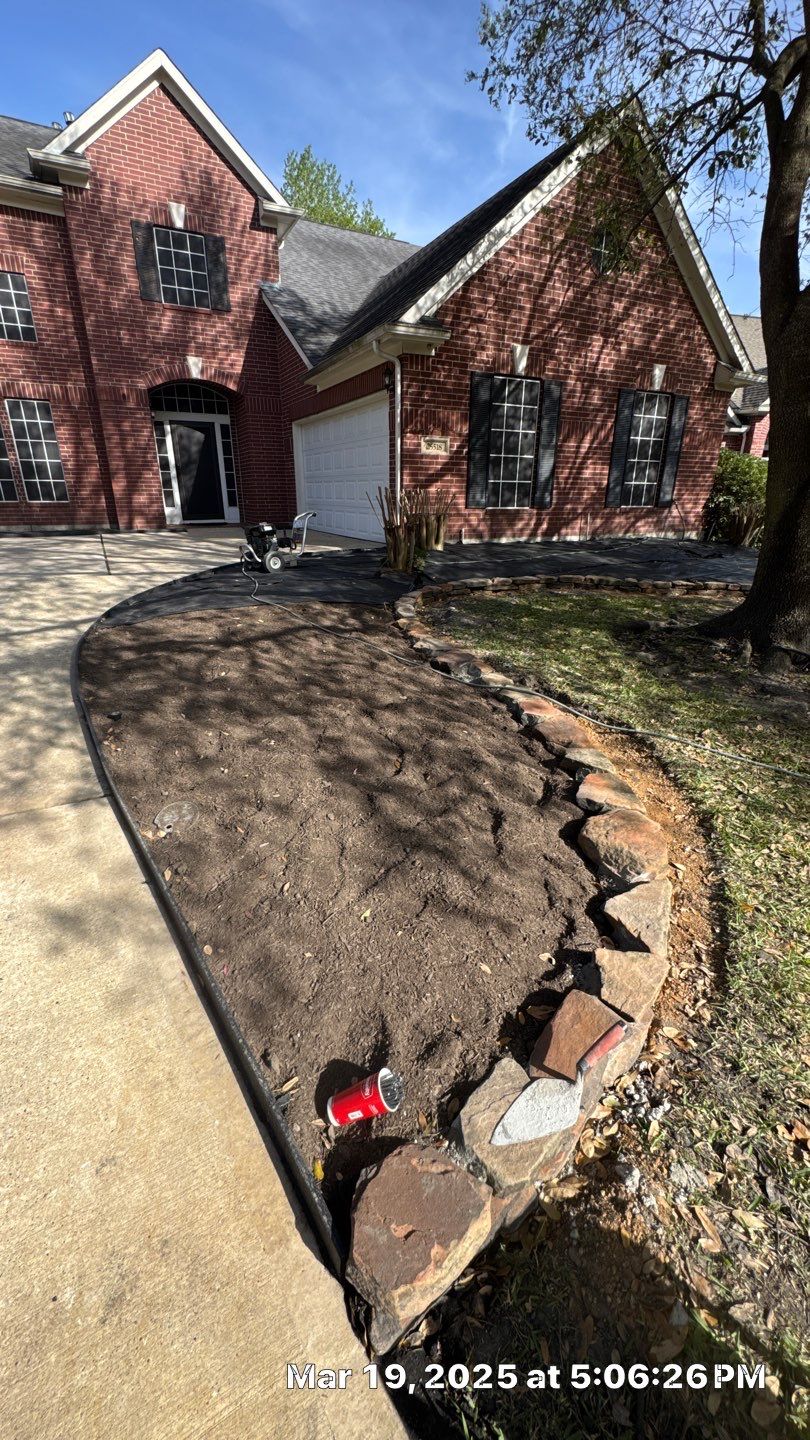 🌿 Mr. Kling – Front Yard Flower Bed Refresh & Backyard Walk Path by Texas Urban Elements