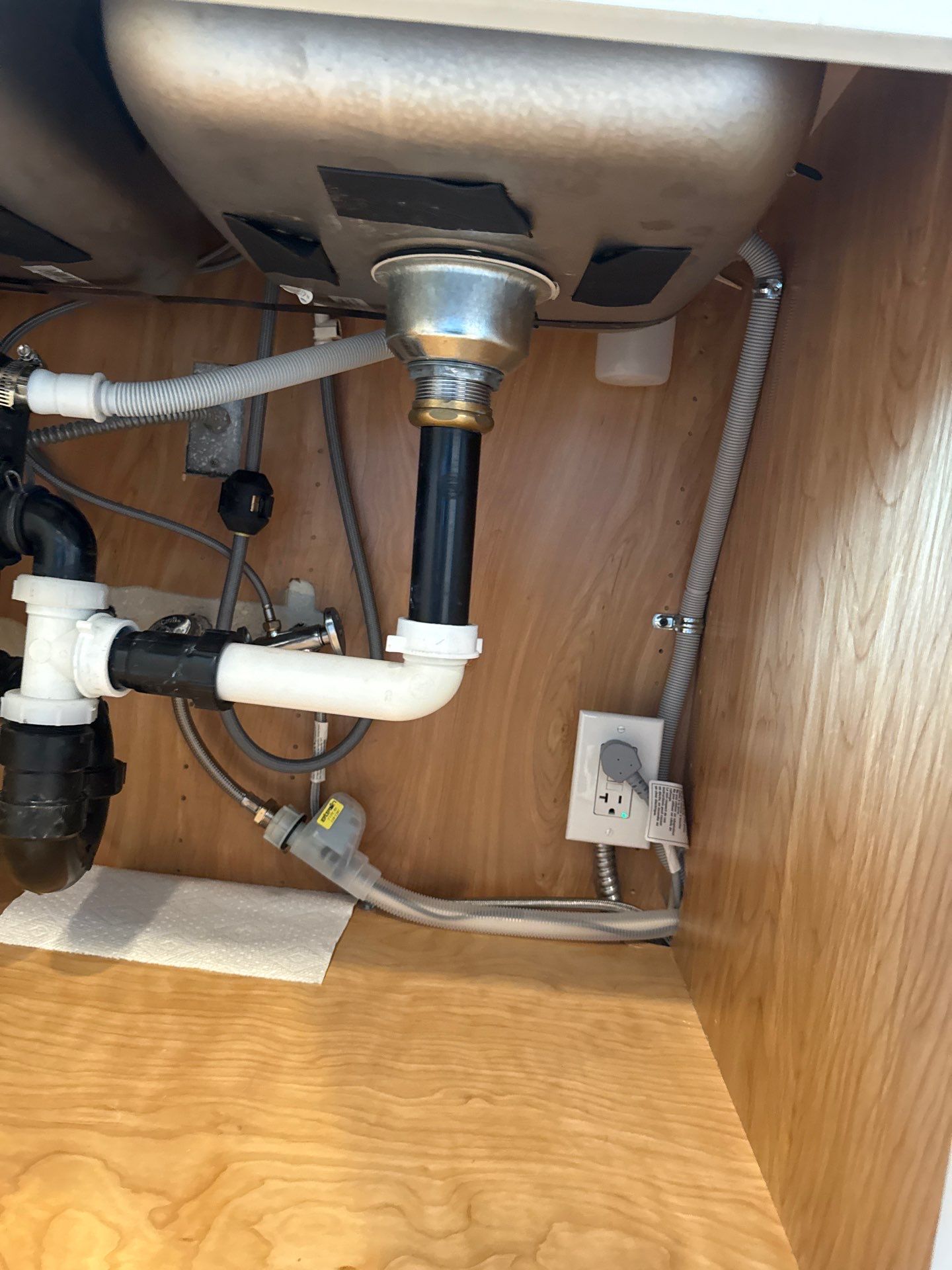 Dishwasher/ Outlit  by RoundHouse Installations