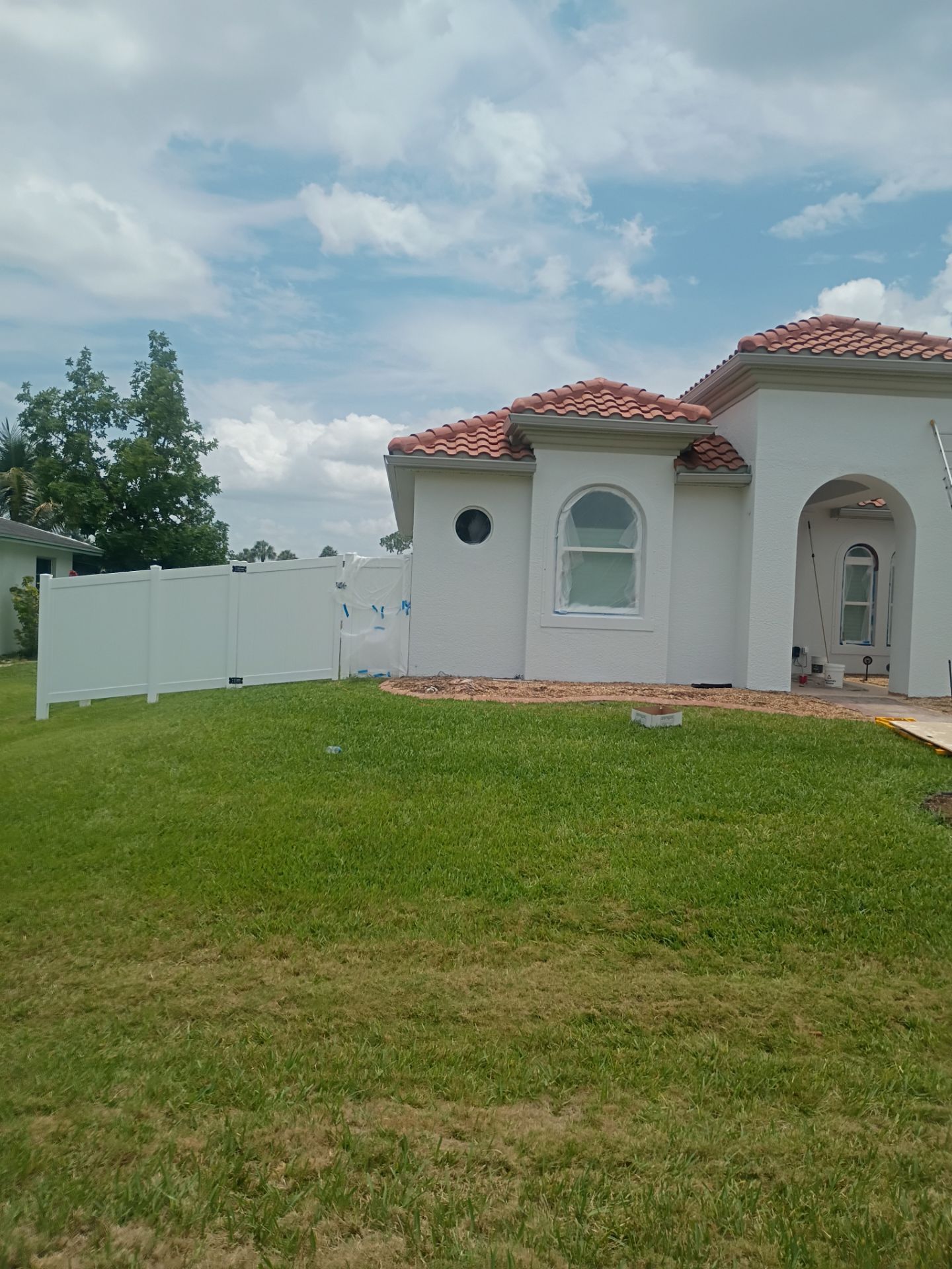 7 inch seamless gutters using Seamless Aluminum Gutters in Fort Myers, FL by Gutter Professors
